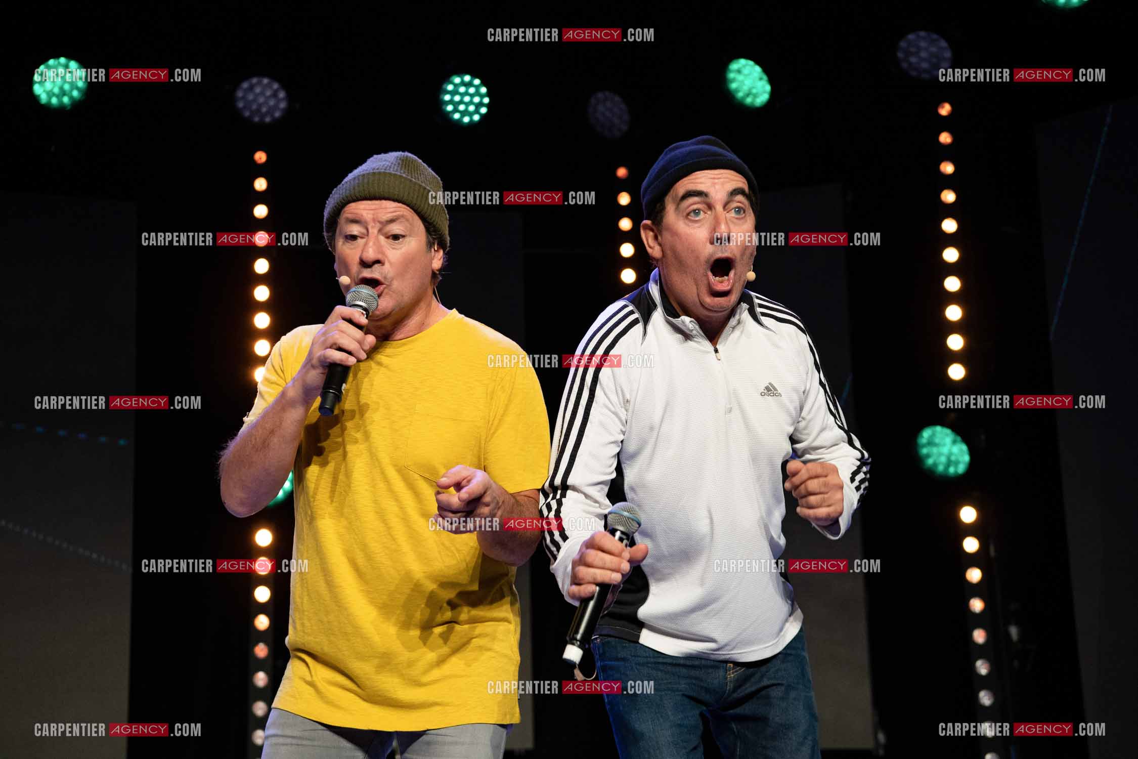 Eric Carrière et Francis Ginibré les deux humoristes Français formant le duo “Les Chevaliers Du Fiel“ au théâtre de Paris à Avignon.    ( Exclusif )