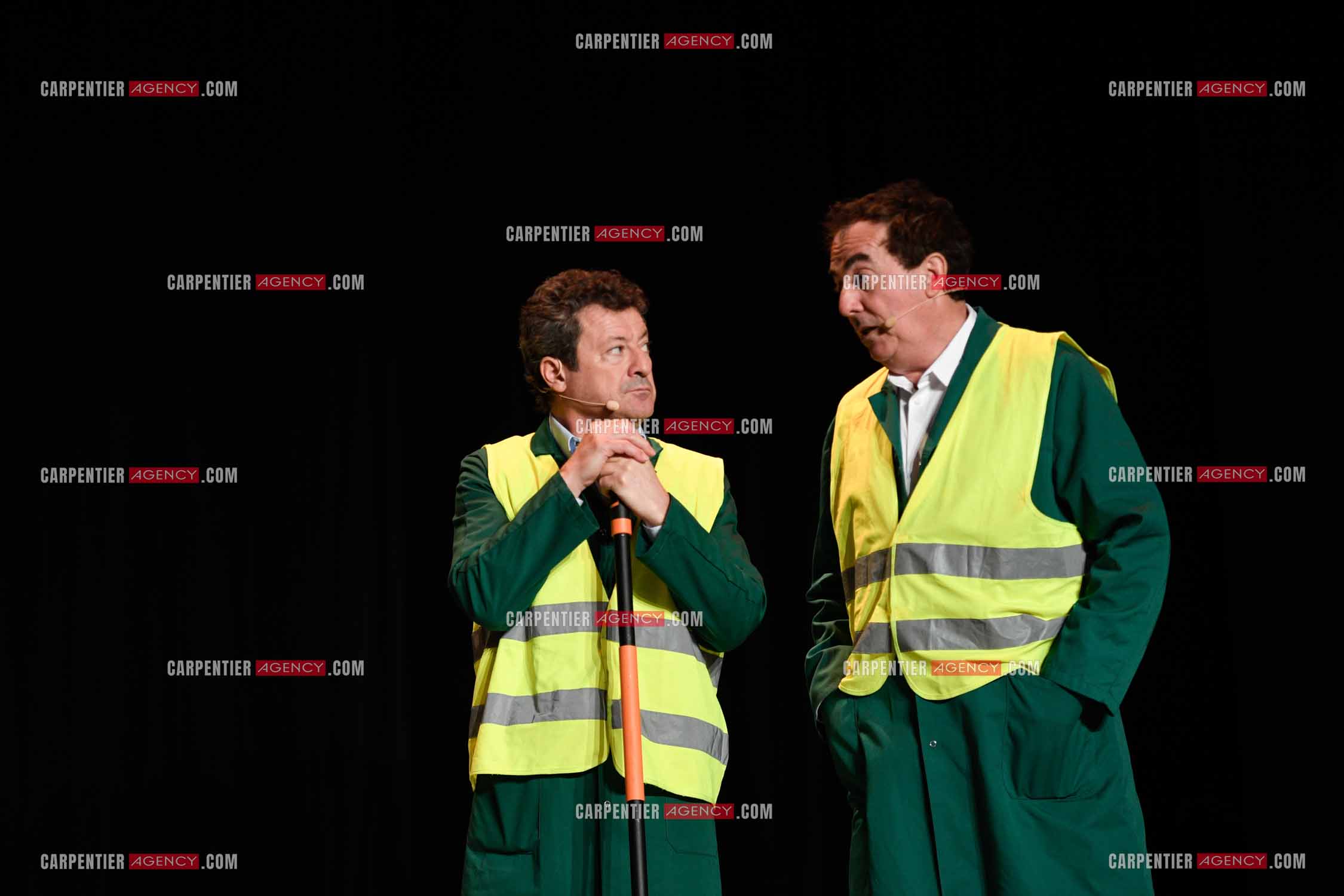 Eric Carrière et Francis Ginibré les deux humoristes Français formant le duo “Les Chevaliers Du Fiel“ au théâtre de Paris à Avignon.    ( Exclusif )