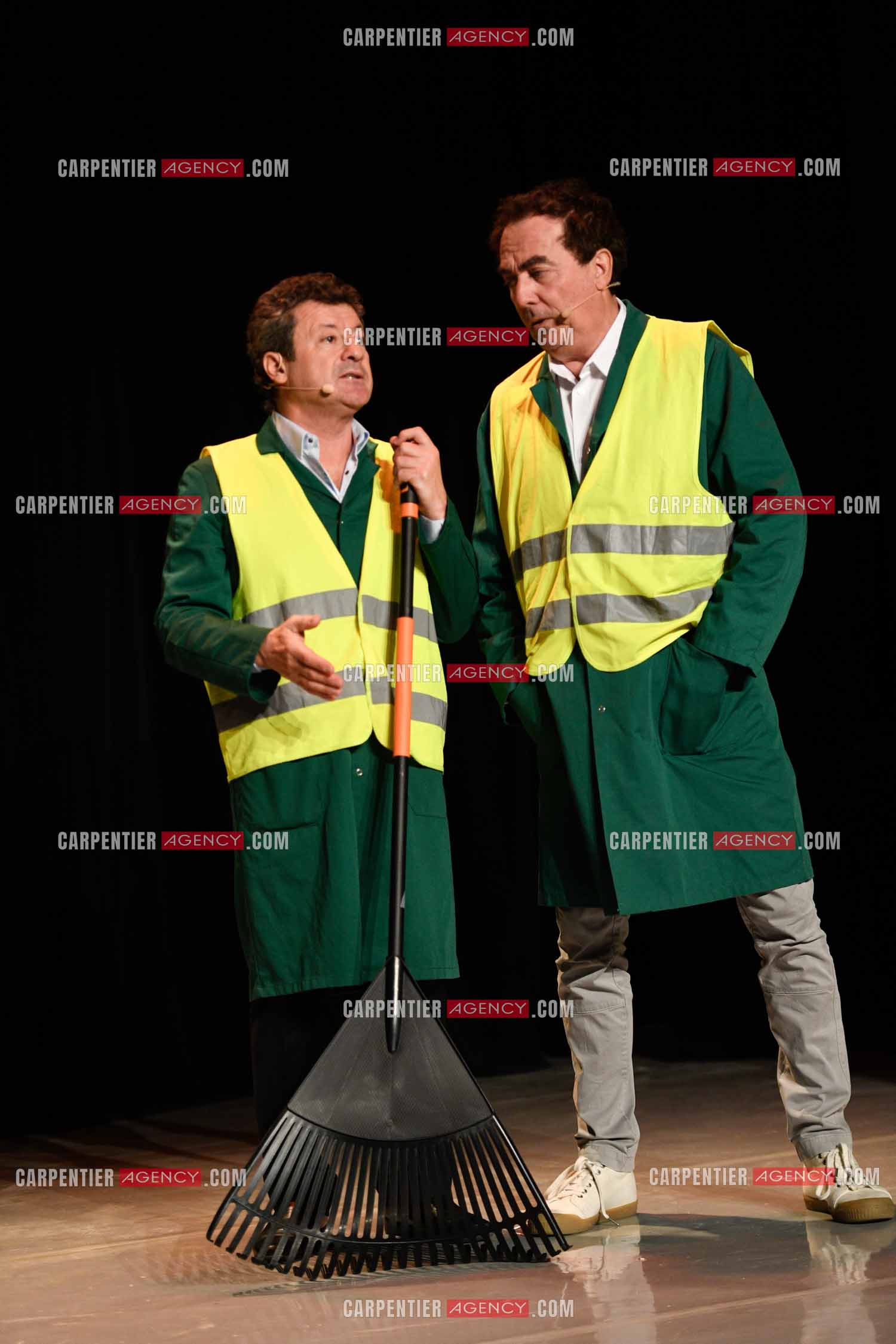 Eric Carrière et Francis Ginibré les deux humoristes Français formant le duo “Les Chevaliers Du Fiel“ au théâtre de Paris à Avignon.    ( Exclusif )