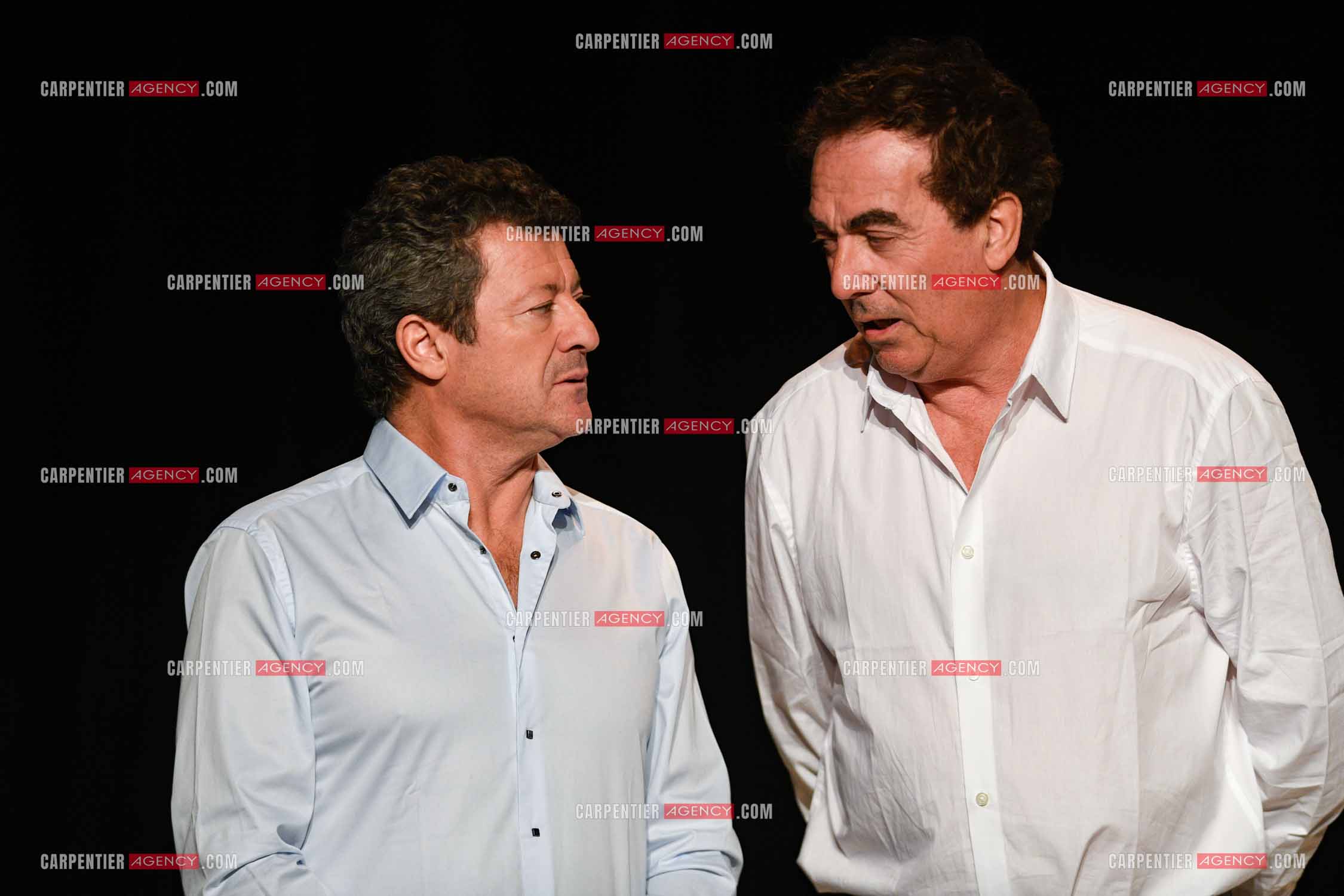 Eric Carrière et Francis Ginibré les deux humoristes Français formant le duo “Les Chevaliers Du Fiel“ au théâtre de Paris à Avignon.    ( Exclusif )