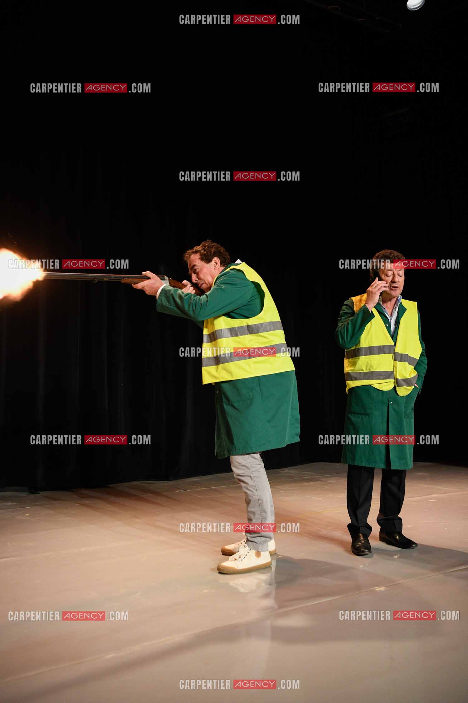 Eric Carrière et Francis Ginibré les deux humoristes Français formant le duo “Les Chevaliers Du Fiel“ au théâtre de Paris à Avignon.    ( Exclusif )
