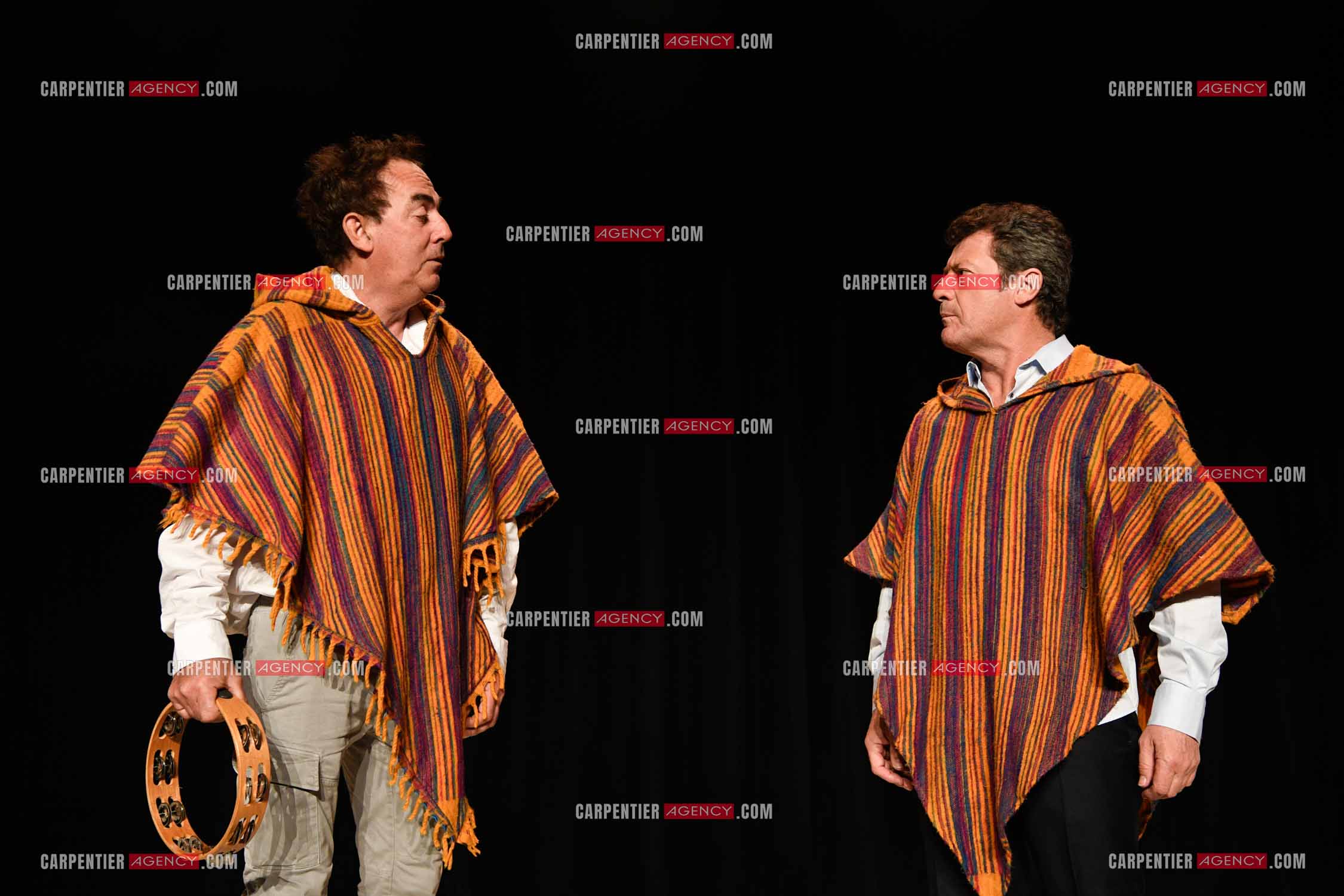 Eric Carrière et Francis Ginibré les deux humoristes Français formant le duo “Les Chevaliers Du Fiel“ au théâtre de Paris à Avignon.    ( Exclusif )