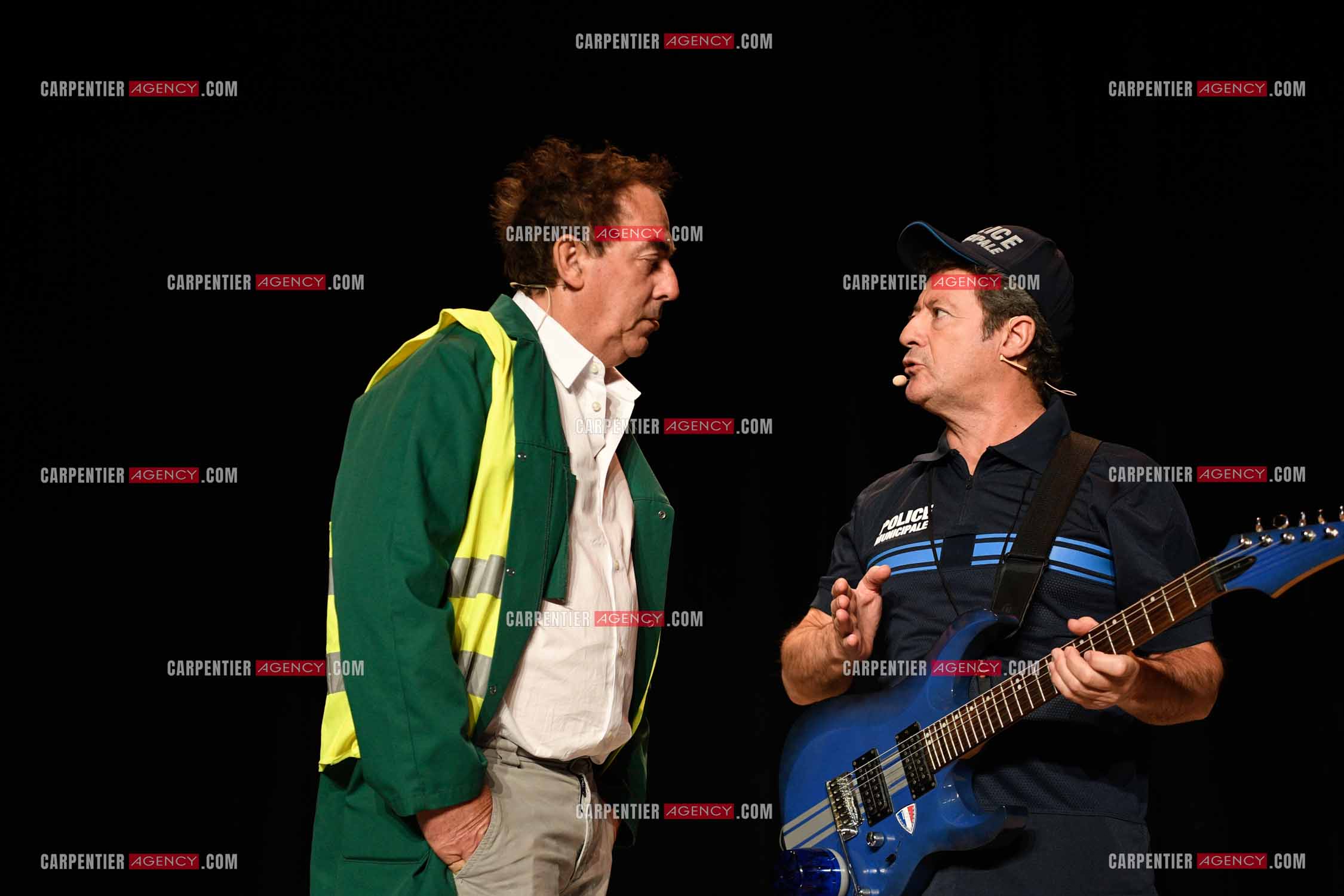 Eric Carrière et Francis Ginibré les deux humoristes Français formant le duo “Les Chevaliers Du Fiel“ au théâtre de Paris à Avignon.    ( Exclusif )