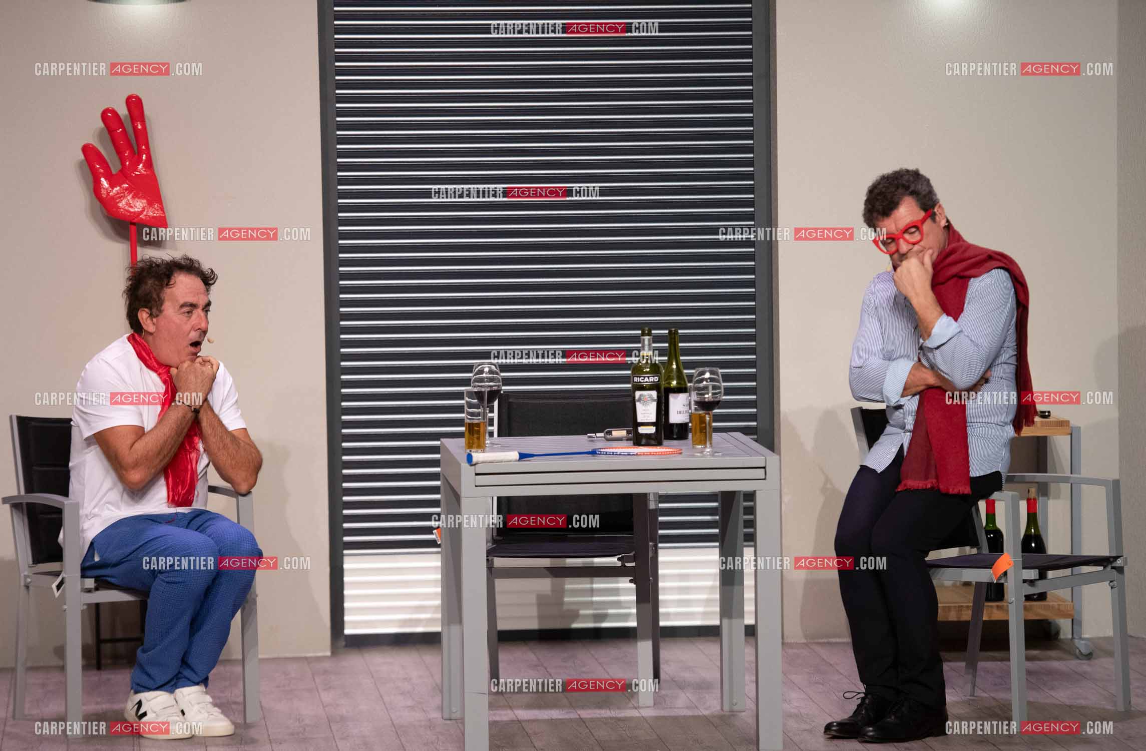 Eric Carrière et Francis Ginibré les deux humoristes Français formant le duo “Les Chevaliers Du Fiel“ au théâtre de Paris à Avignon.    ( Exclusif )