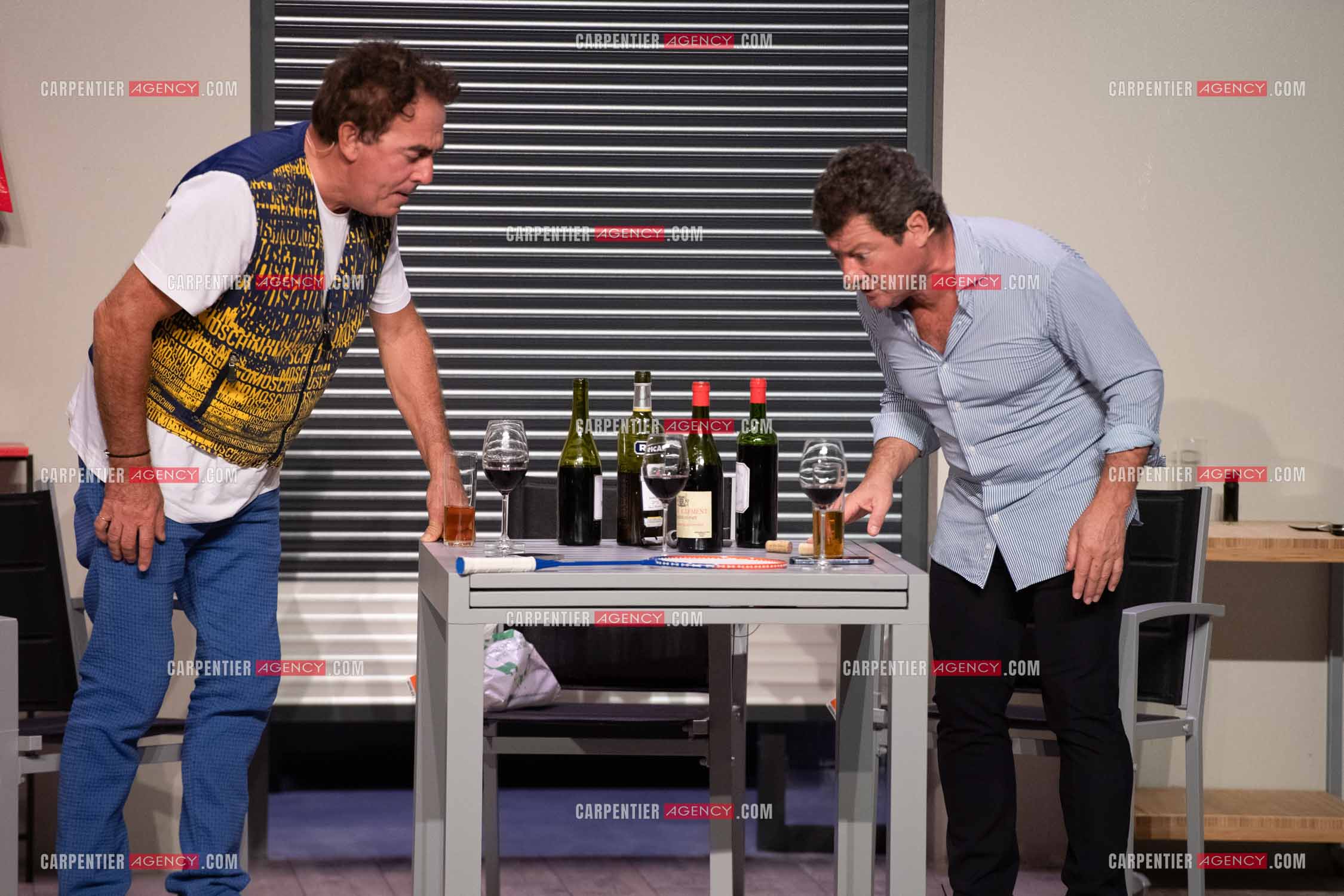 Eric Carrière et Francis Ginibré les deux humoristes Français formant le duo “Les Chevaliers Du Fiel“ au théâtre de Paris à Avignon.    ( Exclusif )