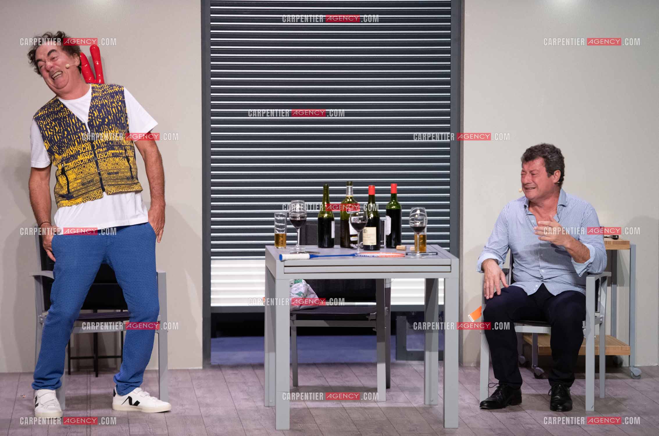 Eric Carrière et Francis Ginibré les deux humoristes Français formant le duo “Les Chevaliers Du Fiel“ au théâtre de Paris à Avignon.    ( Exclusif )