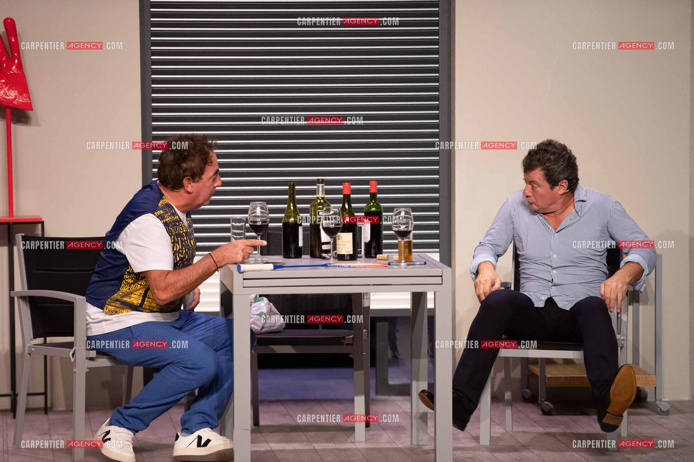 Eric Carrière et Francis Ginibré les deux humoristes Français formant le duo “Les Chevaliers Du Fiel“ au théâtre de Paris à Avignon.    ( Exclusif )