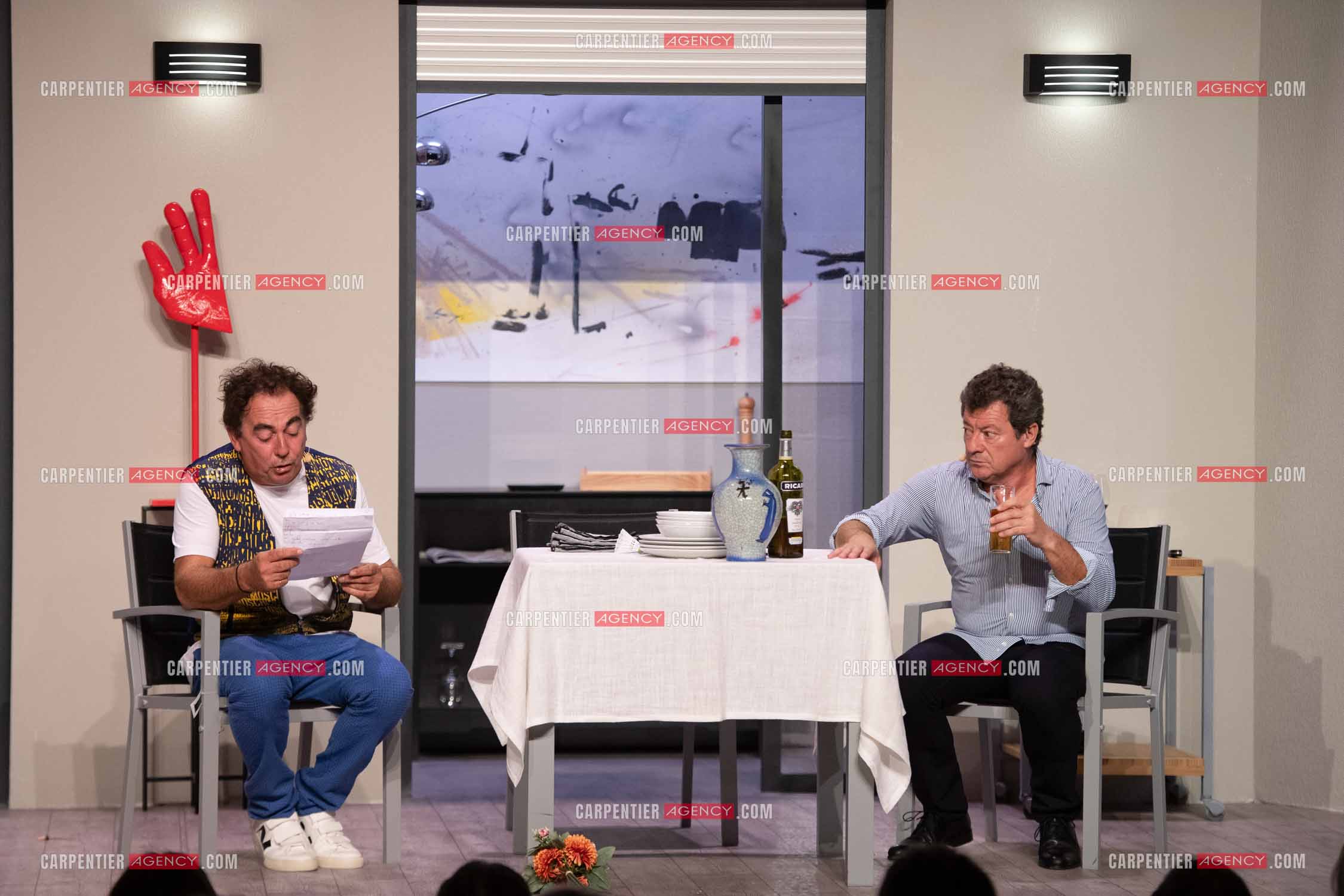 Eric Carrière et Francis Ginibré les deux humoristes Français formant le duo “Les Chevaliers Du Fiel“ au théâtre de Paris à Avignon.    ( Exclusif )