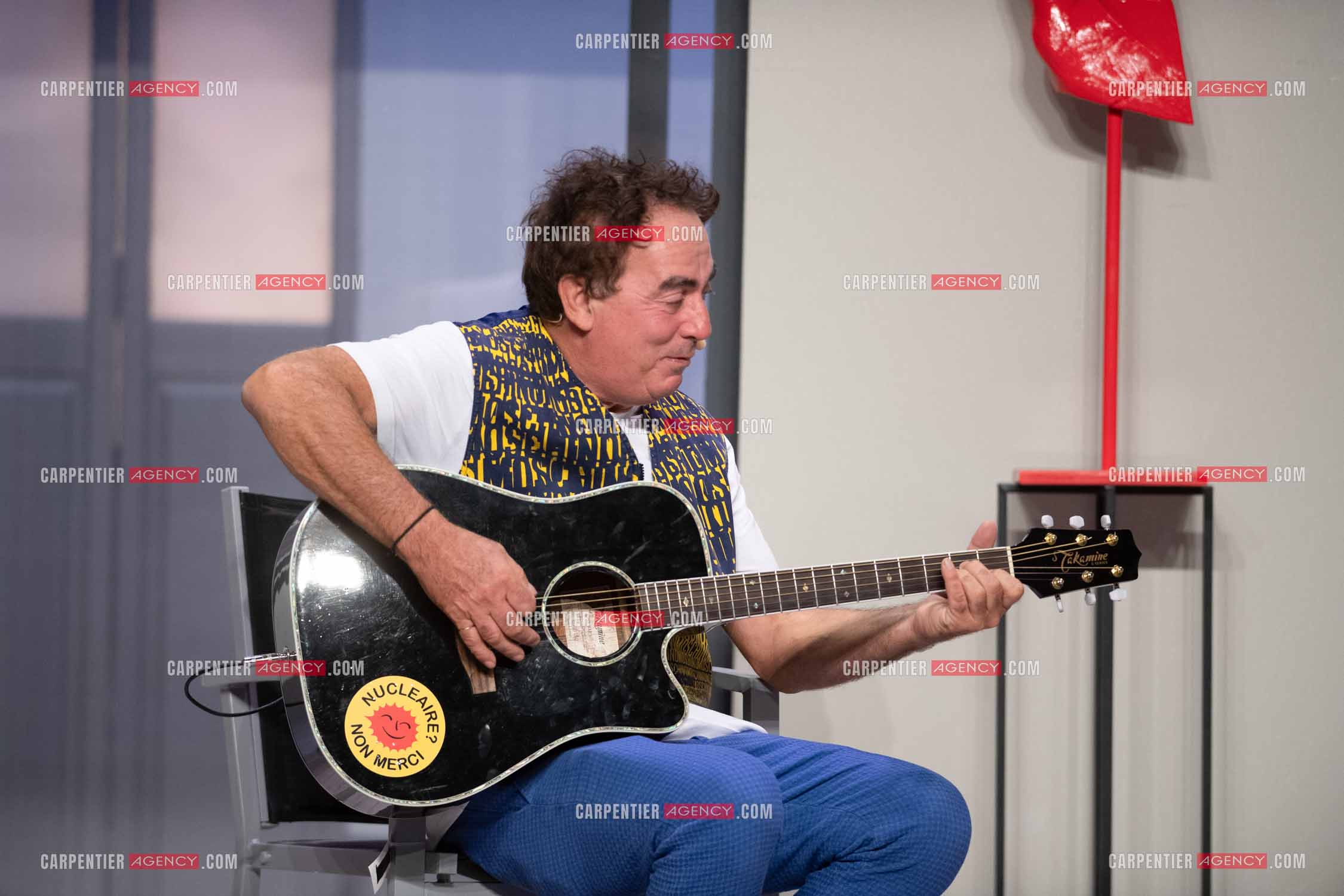 Eric Carrière et Francis Ginibré les deux humoristes Français formant le duo “Les Chevaliers Du Fiel“ au théâtre de Paris à Avignon.    ( Exclusif )