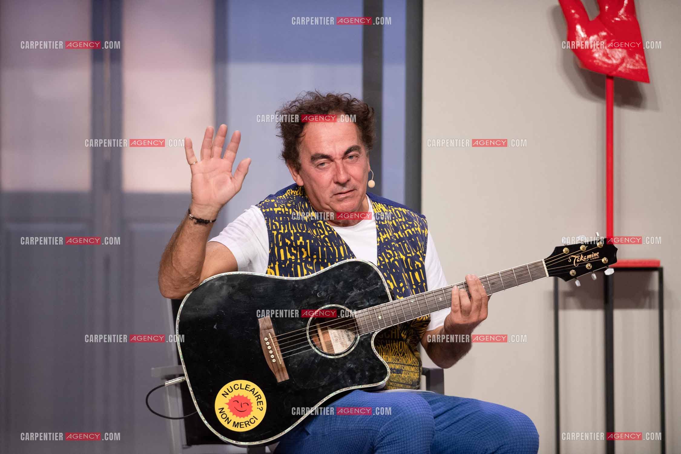 Eric Carrière et Francis Ginibré les deux humoristes Français formant le duo “Les Chevaliers Du Fiel“ au théâtre de Paris à Avignon.    ( Exclusif )