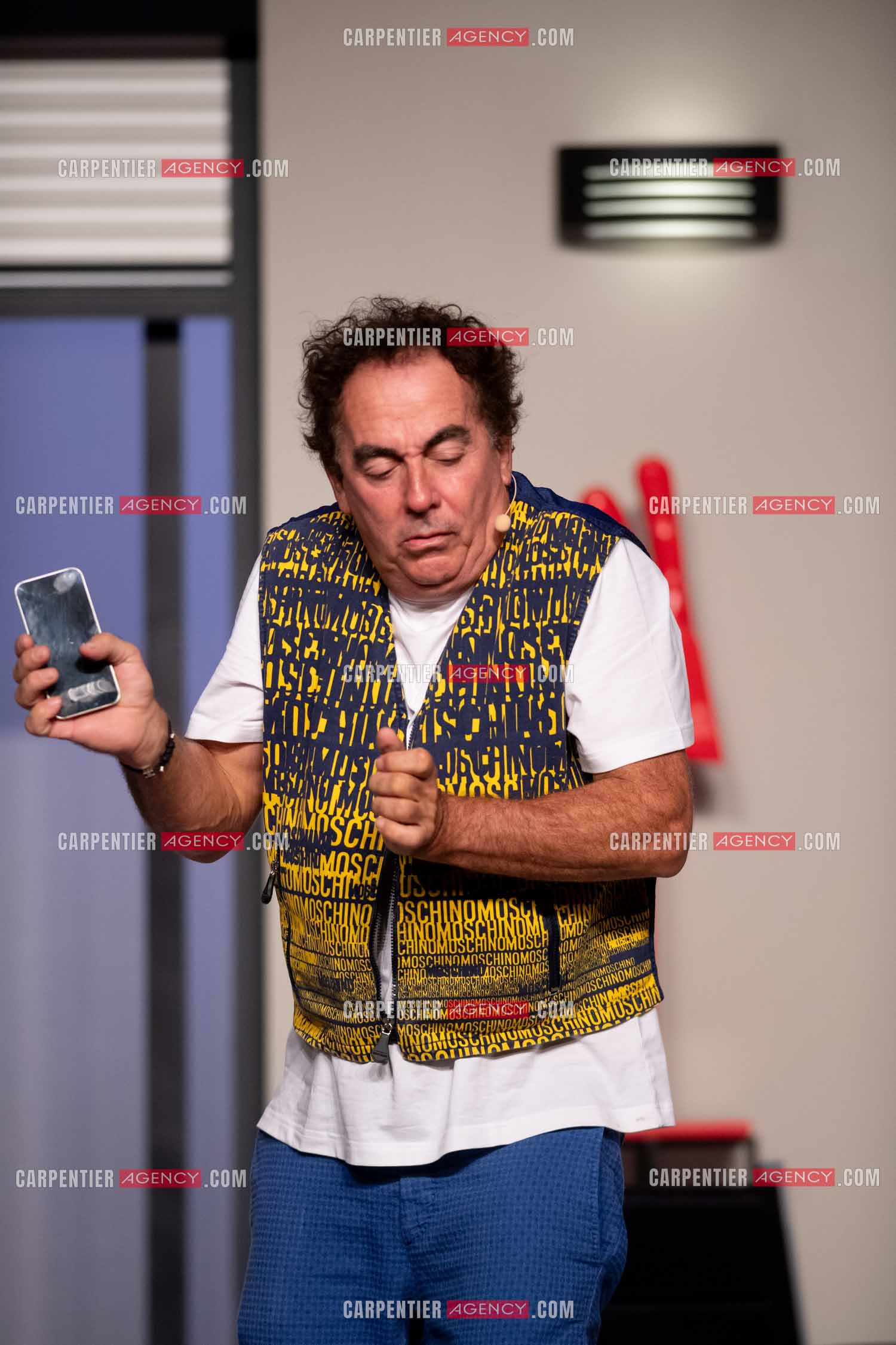 Eric Carrière et Francis Ginibré les deux humoristes Français formant le duo “Les Chevaliers Du Fiel“ au théâtre de Paris à Avignon.    ( Exclusif )