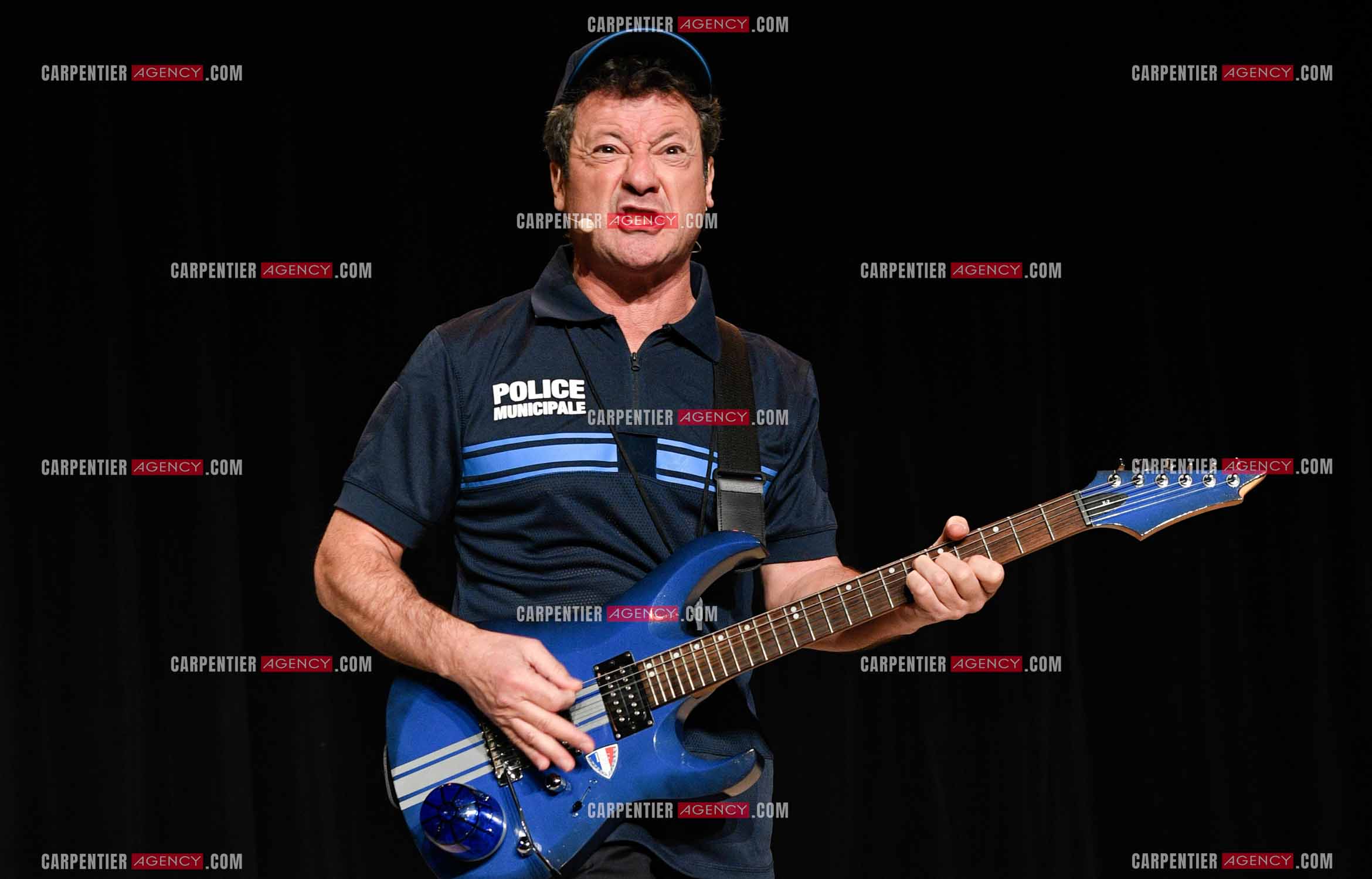 Eric Carrière et Francis Ginibré les deux humoristes Français formant le duo “Les Chevaliers Du Fiel“ au théâtre de Paris à Avignon.    ( Exclusif )