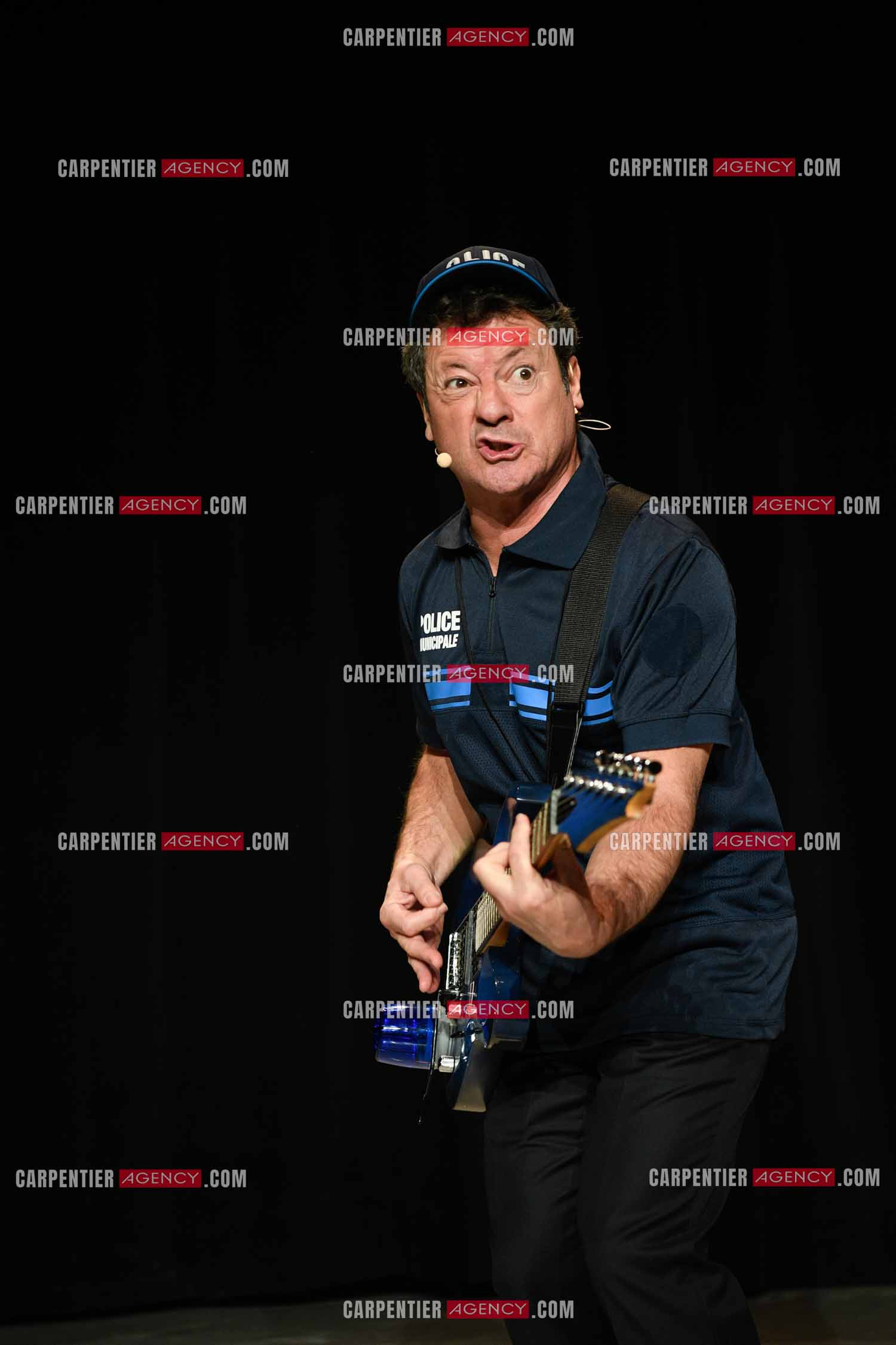 Eric Carrière et Francis Ginibré les deux humoristes Français formant le duo “Les Chevaliers Du Fiel“ au théâtre de Paris à Avignon.    ( Exclusif )