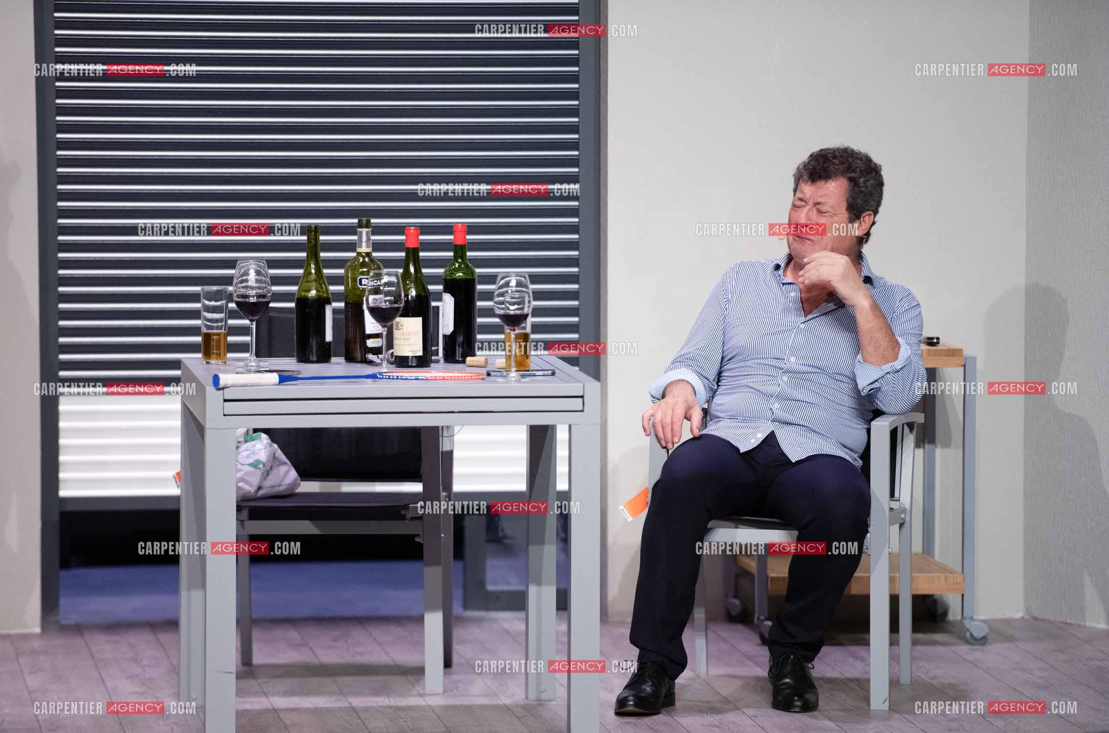 Eric Carrière et Francis Ginibré les deux humoristes Français formant le duo “Les Chevaliers Du Fiel“ au théâtre de Paris à Avignon.    ( Exclusif )