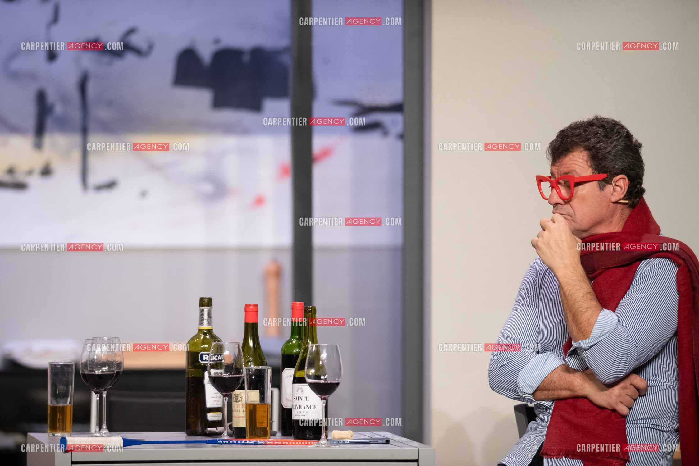 Eric Carrière et Francis Ginibré les deux humoristes Français formant le duo “Les Chevaliers Du Fiel“ au théâtre de Paris à Avignon.    ( Exclusif )