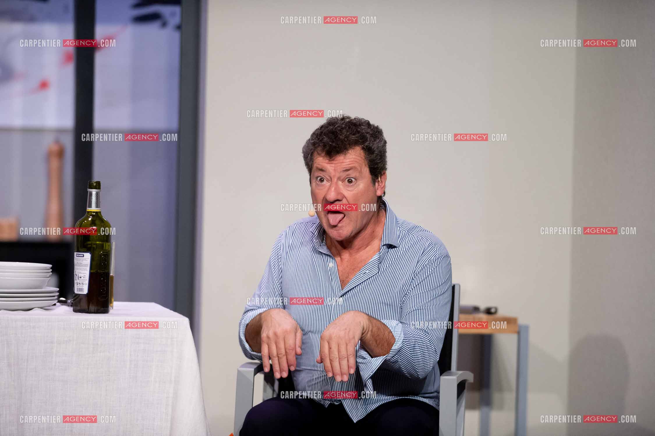 Eric Carrière et Francis Ginibré les deux humoristes Français formant le duo “Les Chevaliers Du Fiel“ au théâtre de Paris à Avignon.    ( Exclusif )