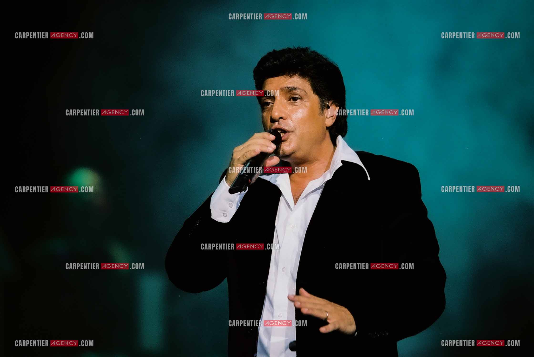 Le chanteur Frédéric François lors de son passage à l'Olympia en 2002.  ( Exclusif )