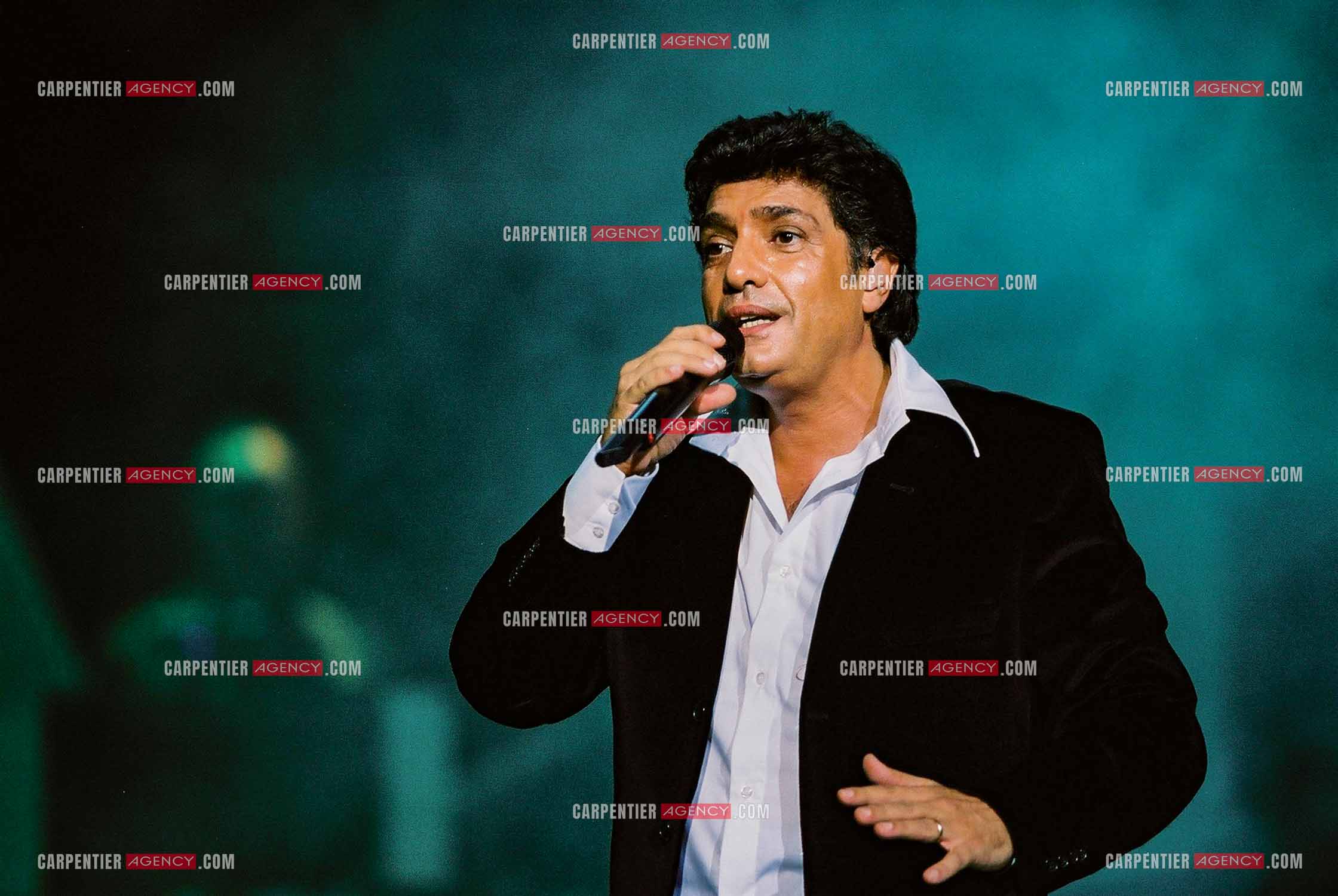 Le chanteur Frédéric François lors de son passage à l'Olympia en 2002.  ( Exclusif )