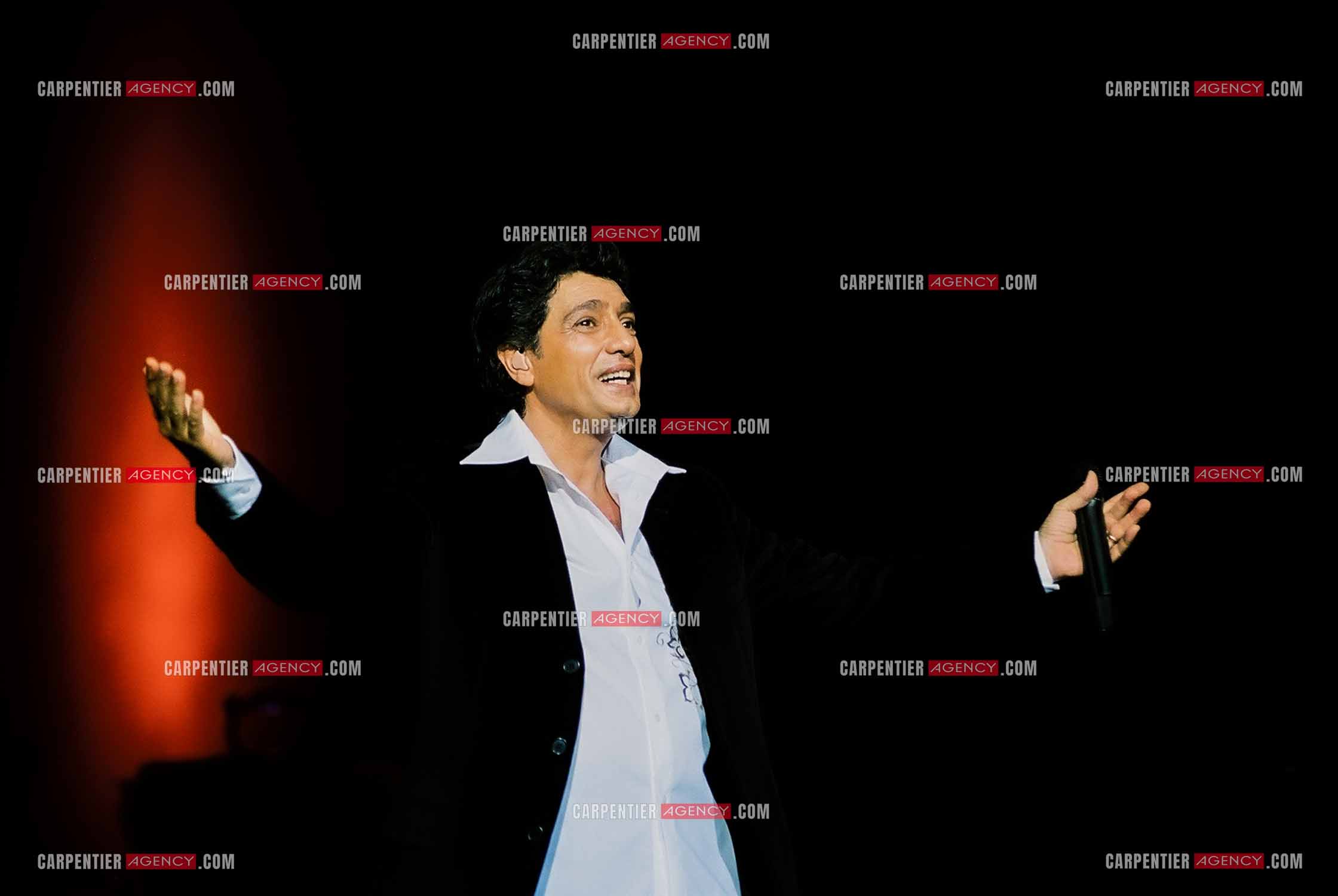 Le chanteur Frédéric François lors de son passage à l'Olympia en 2002.  ( Exclusif )