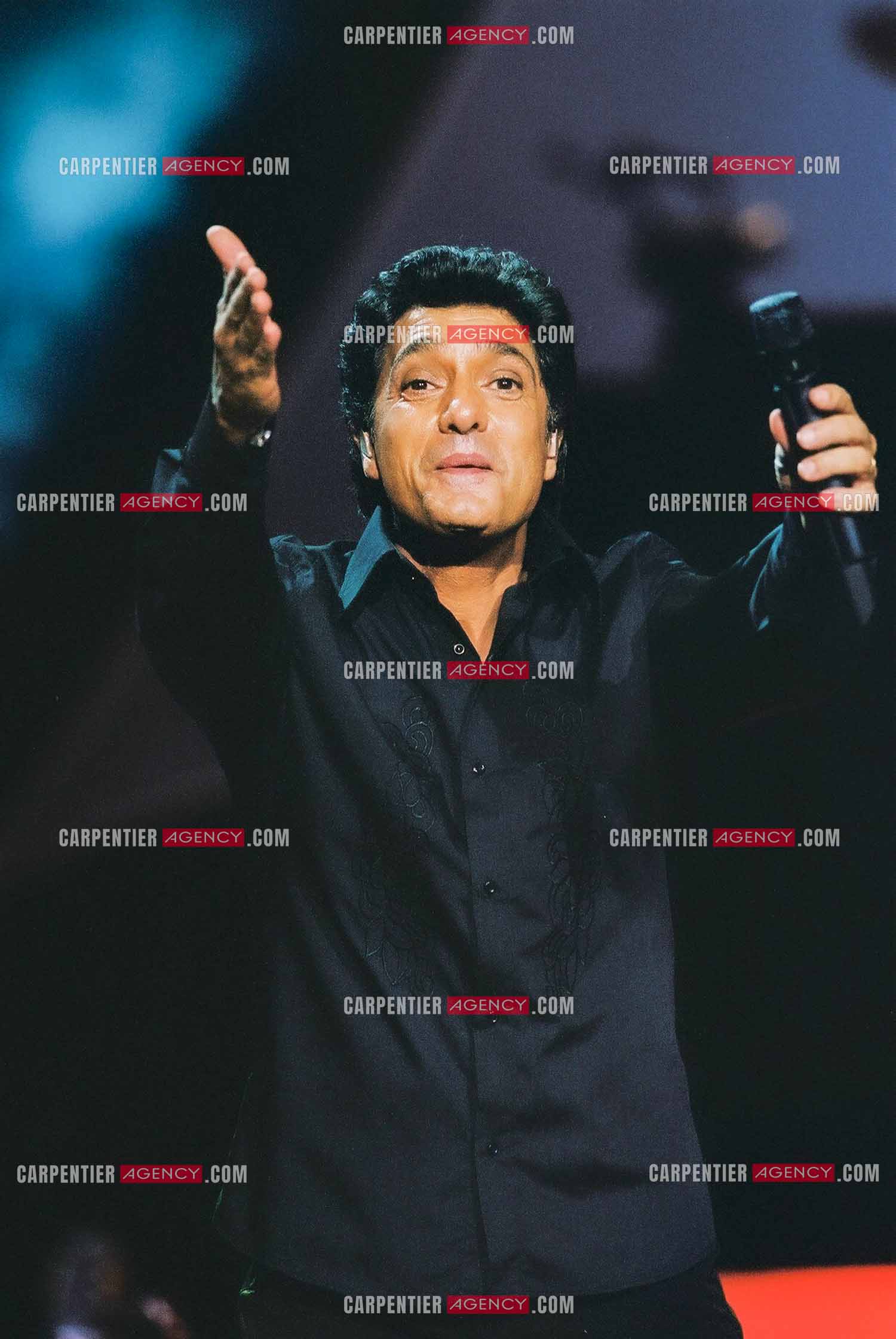 Le chanteur Frédéric François lors de son passage à l'Olympia en 2002.  ( Exclusif )