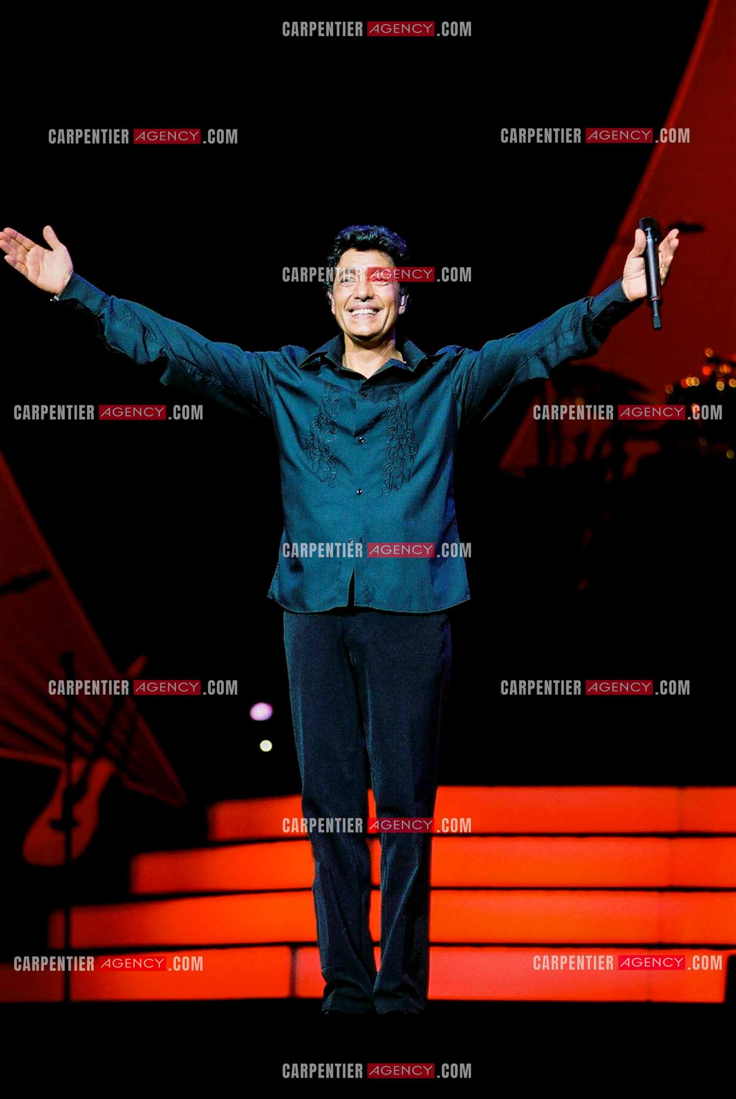 Le chanteur Frédéric François lors de son passage à l'Olympia en 2002.  ( Exclusif )