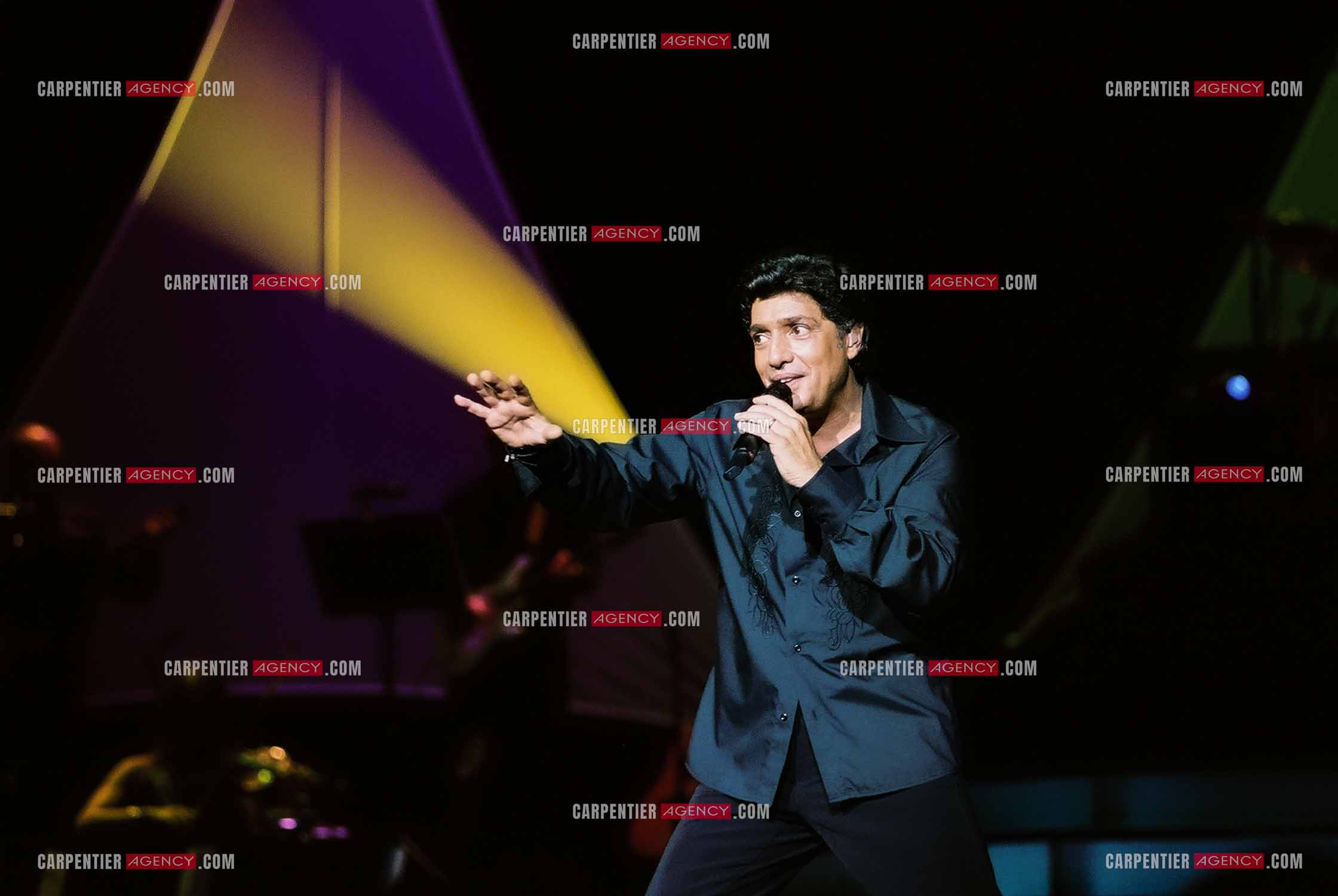 Le chanteur Frédéric François lors de son passage à l'Olympia en 2002.  ( Exclusif )