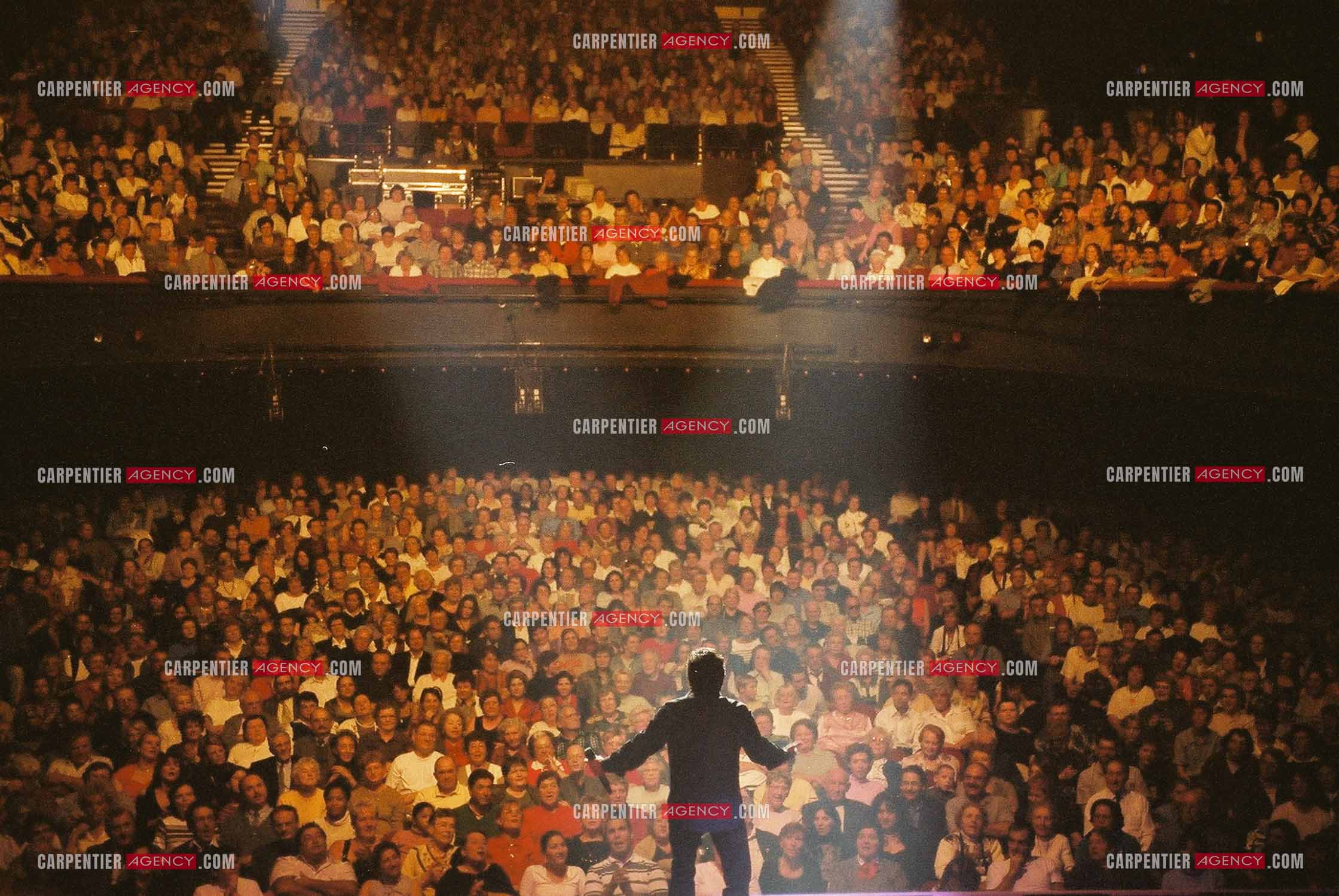 Le chanteur Frédéric François lors de son passage à l'Olympia en 2002.  ( Exclusif )