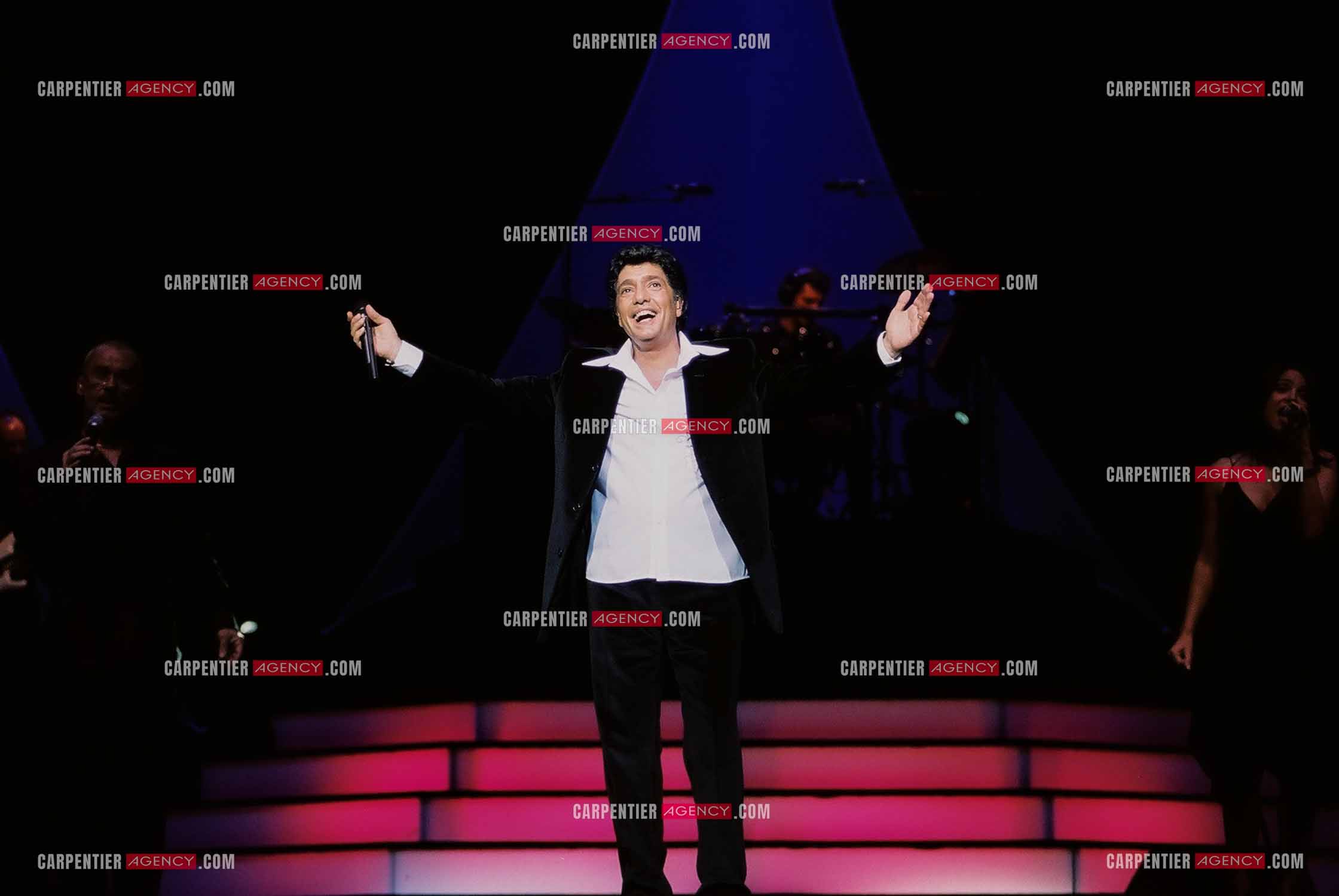 Le chanteur Frédéric François lors de son passage à l'Olympia en 2002.  ( Exclusif )