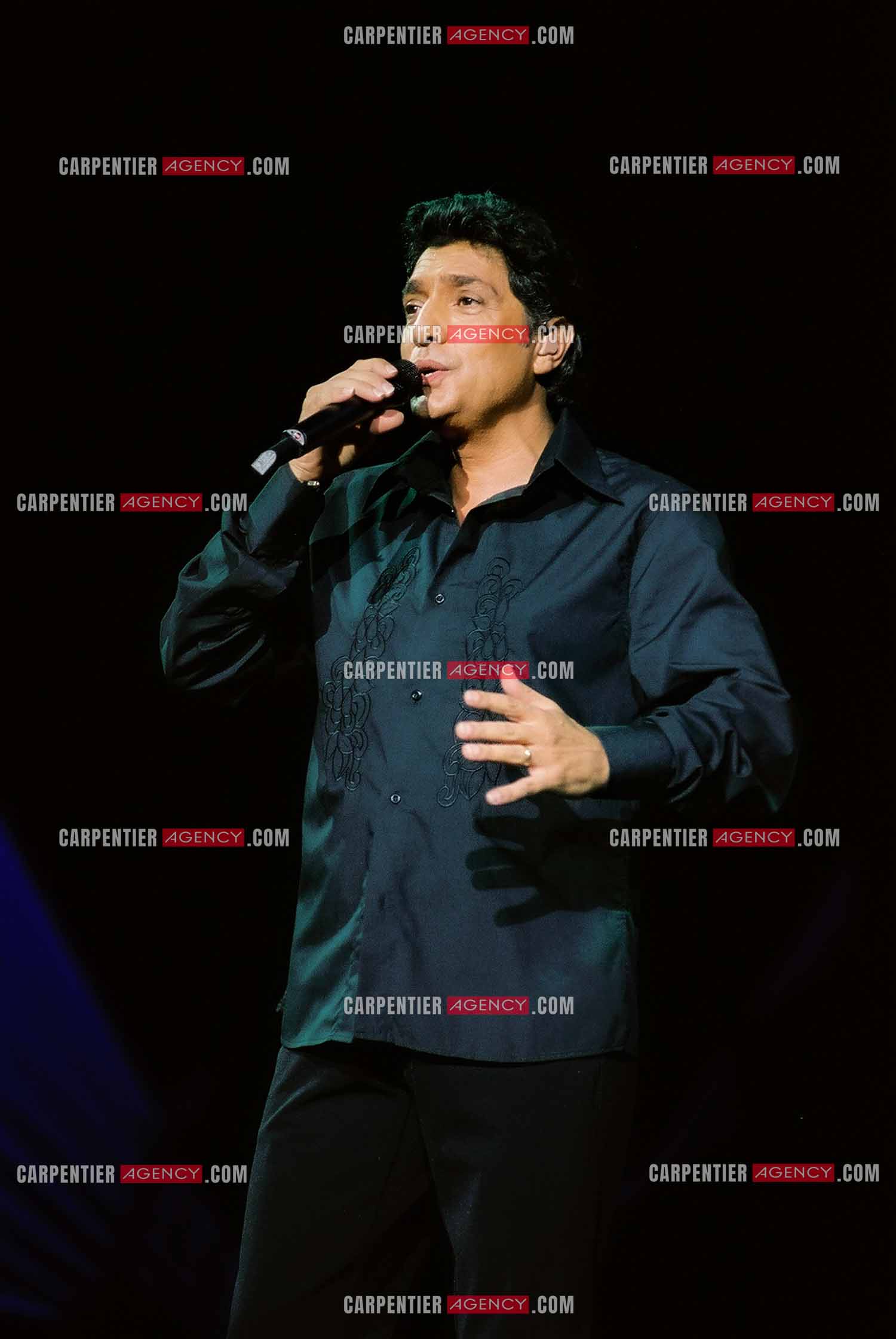 Le chanteur Frédéric François lors de son passage à l'Olympia en 2002.  ( Exclusif )