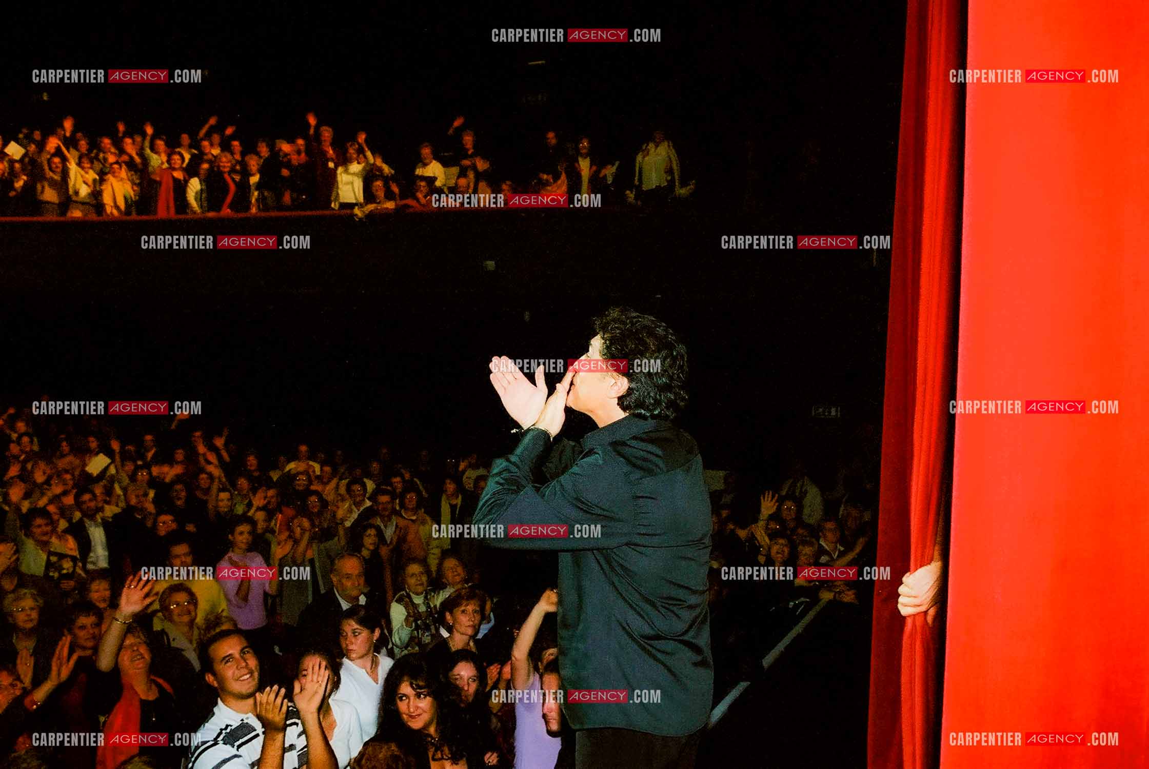 Le chanteur Frédéric François lors de son passage à l'Olympia en 2002.  ( Exclusif )