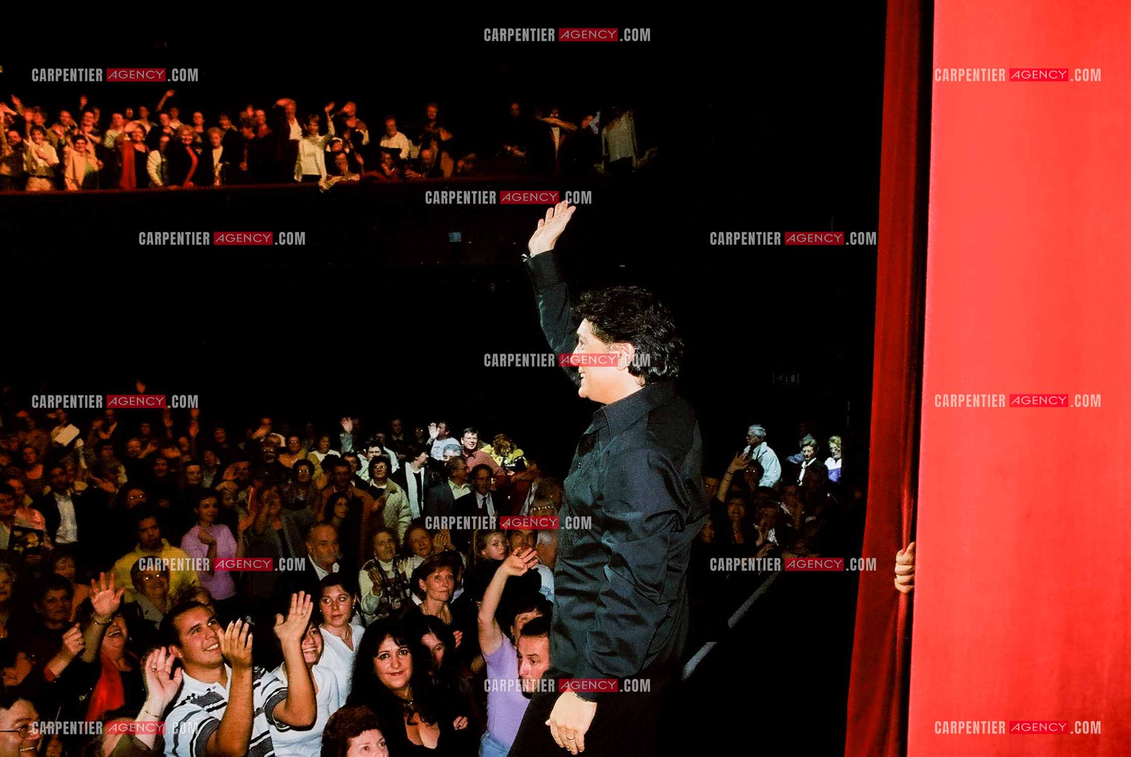 Le chanteur Frédéric François lors de son passage à l'Olympia en 2002.  ( Exclusif )