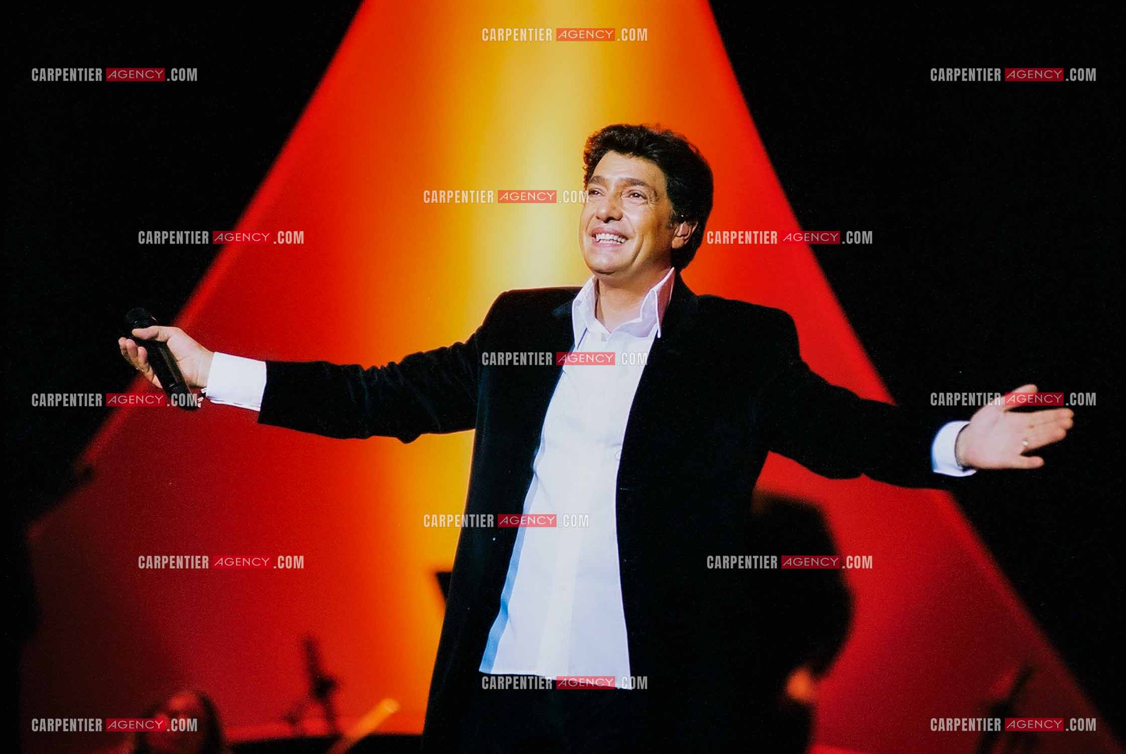 Le chanteur Frédéric François lors de son passage à l'Olympia en 2002.  ( Exclusif )