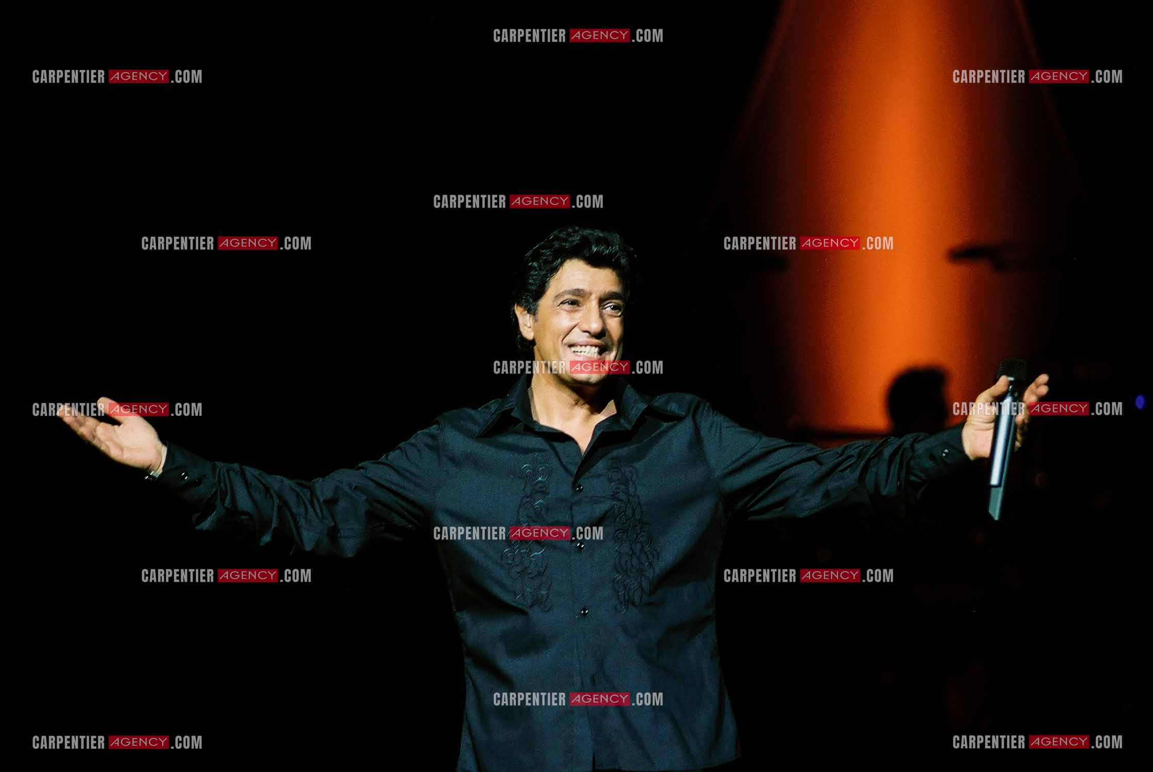 Le chanteur Frédéric François lors de son passage à l'Olympia en 2002.  ( Exclusif )