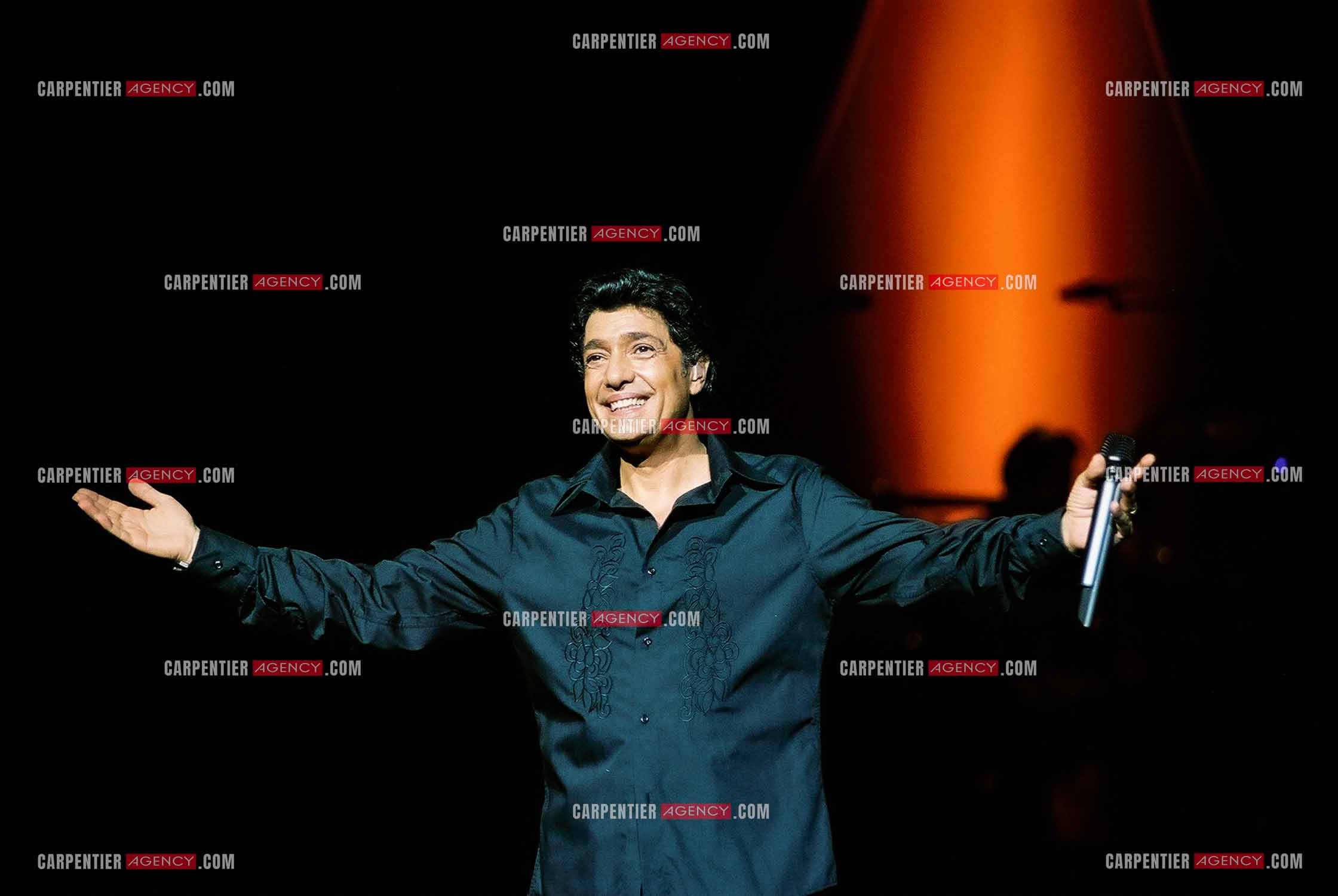 Le chanteur Frédéric François lors de son passage à l'Olympia en 2002.  ( Exclusif )