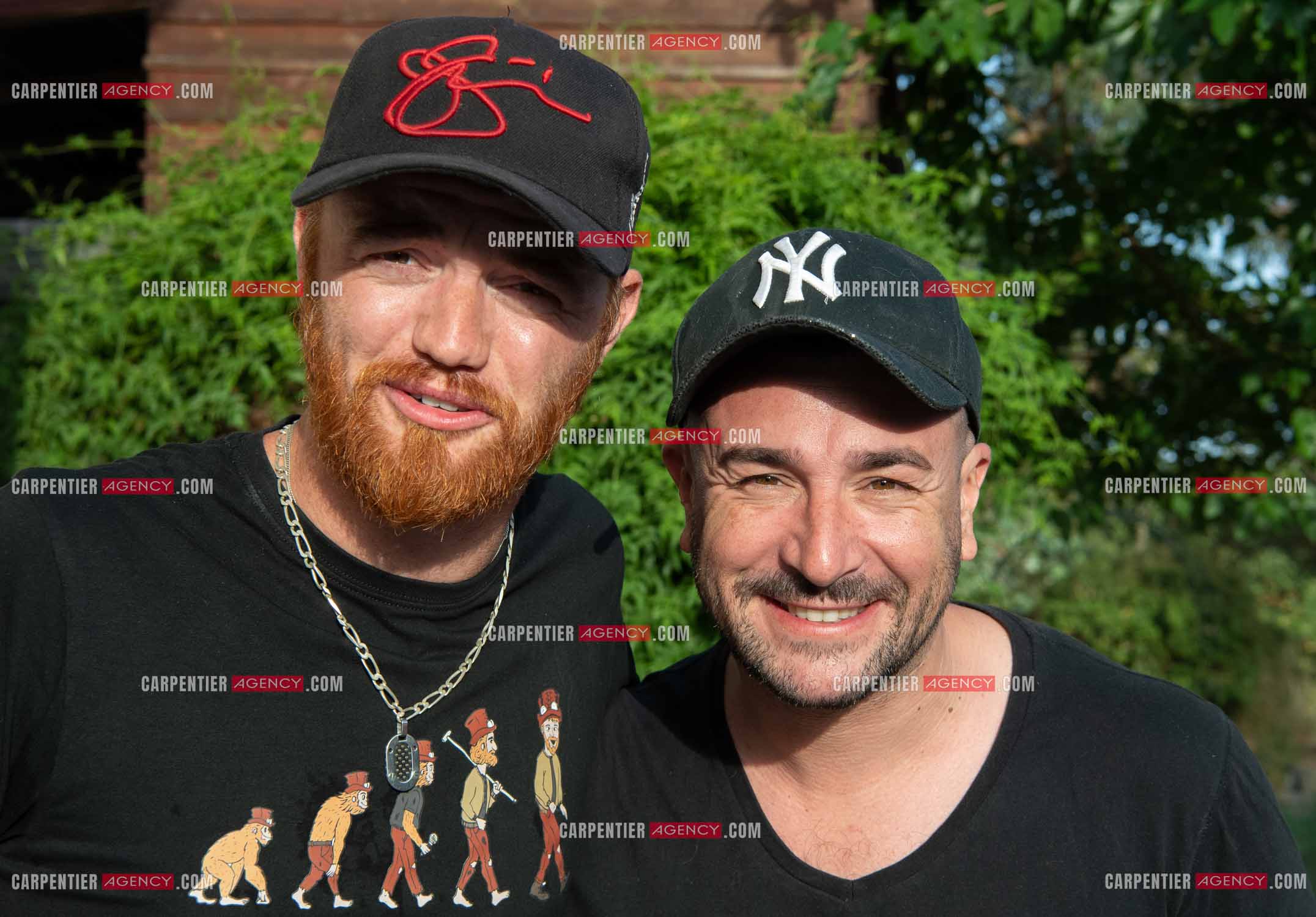 L'humoriste Anthony Joubert en tournée sur le sud de la France en profitant de quelques vacances au bord de la piscine. Les deux complices de l'humour Jovany et Anthony Joubert.   ( Exclusif )