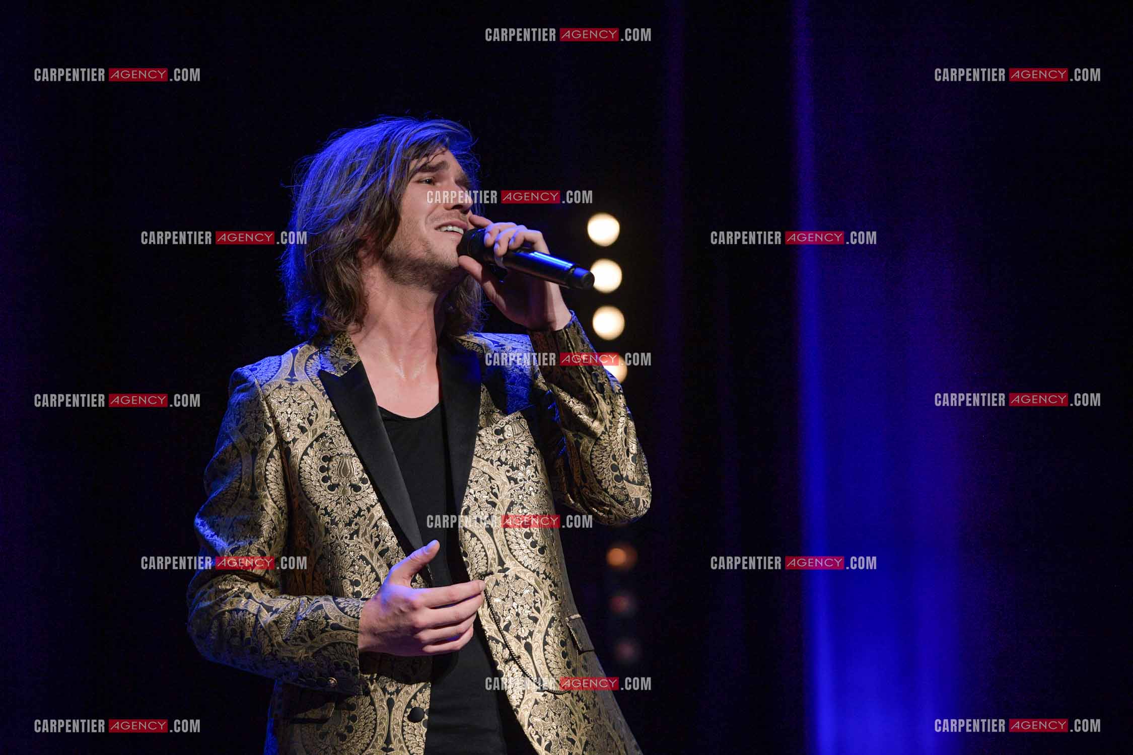 Le ténor Amaury Vassili en concert piano voix au théâtre de La Chaudronnerie à la Ciotat.   ( Exclusif )