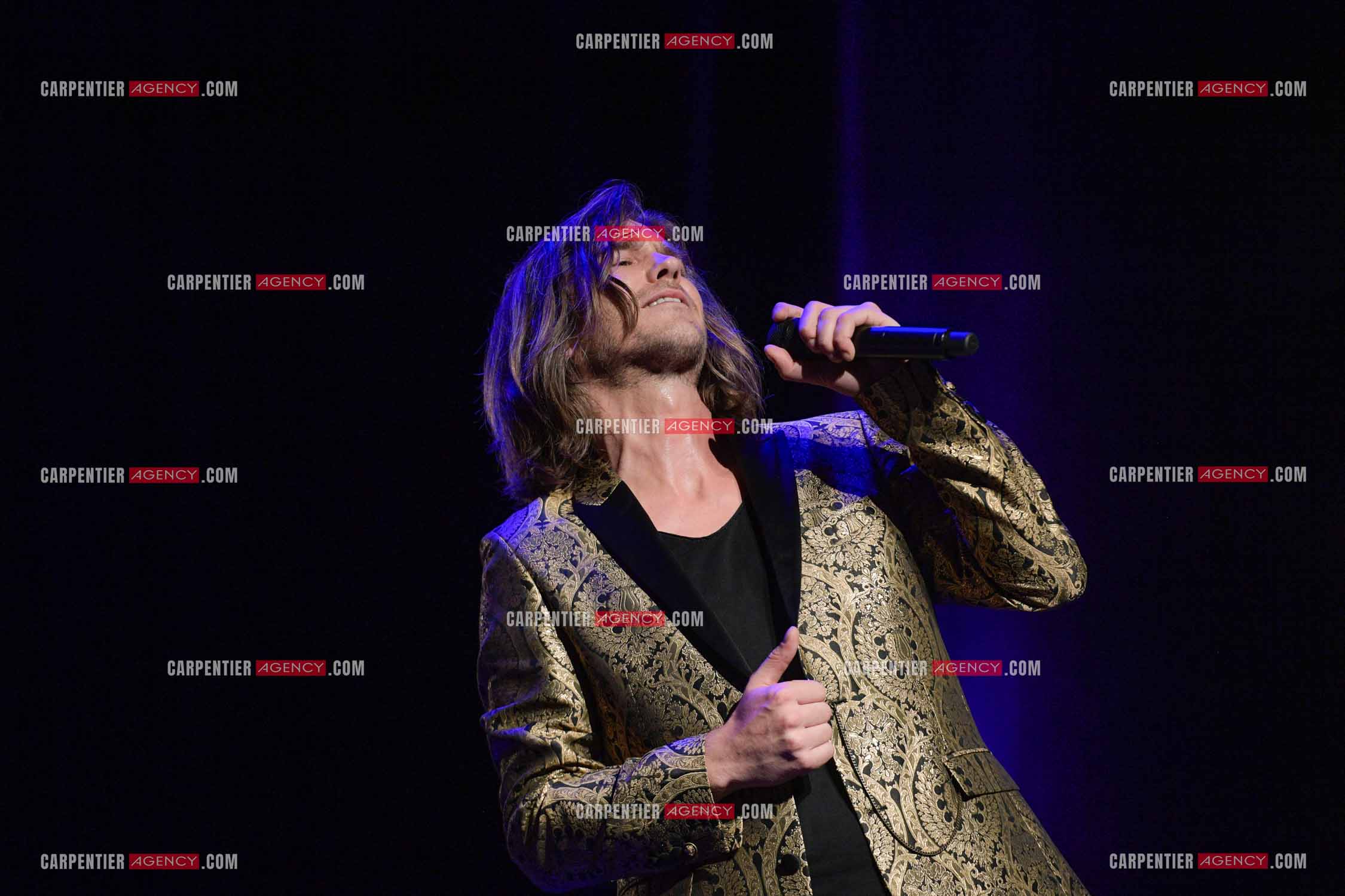 Le ténor Amaury Vassili en concert piano voix au théâtre de La Chaudronnerie à la Ciotat.   ( Exclusif )