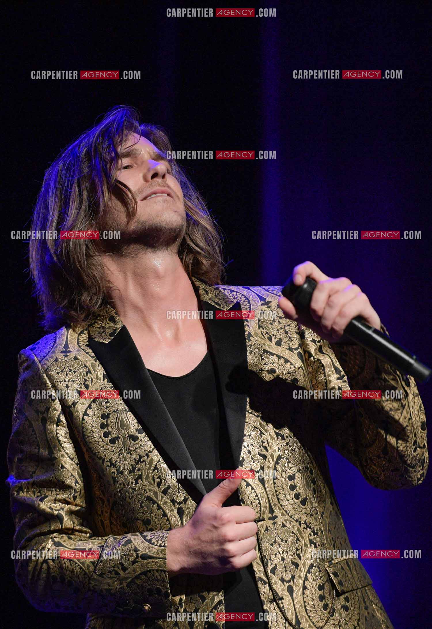 Le ténor Amaury Vassili en concert piano voix au théâtre de La Chaudronnerie à la Ciotat.   ( Exclusif )