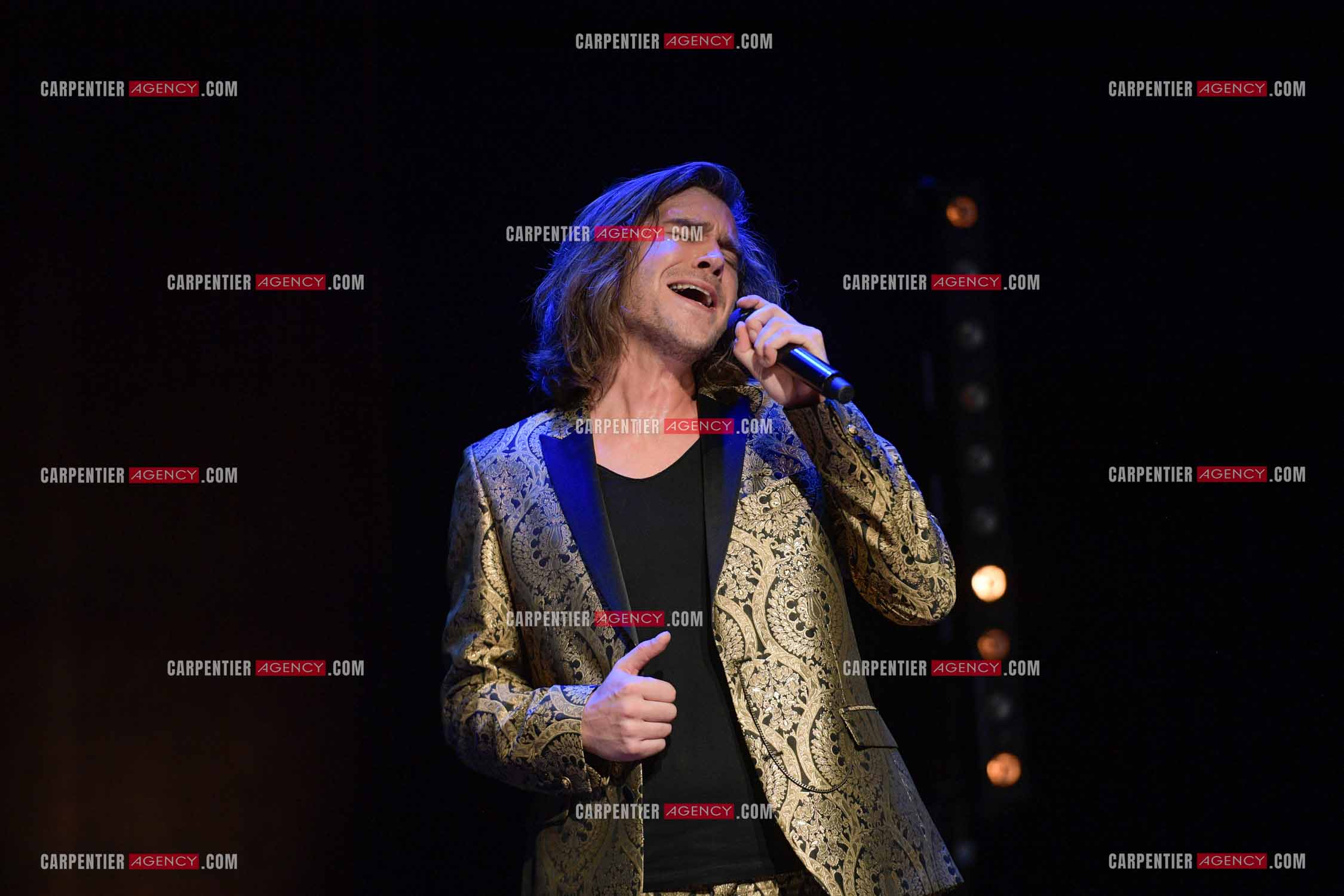 Le ténor Amaury Vassili en concert piano voix au théâtre de La Chaudronnerie à la Ciotat.   ( Exclusif )
