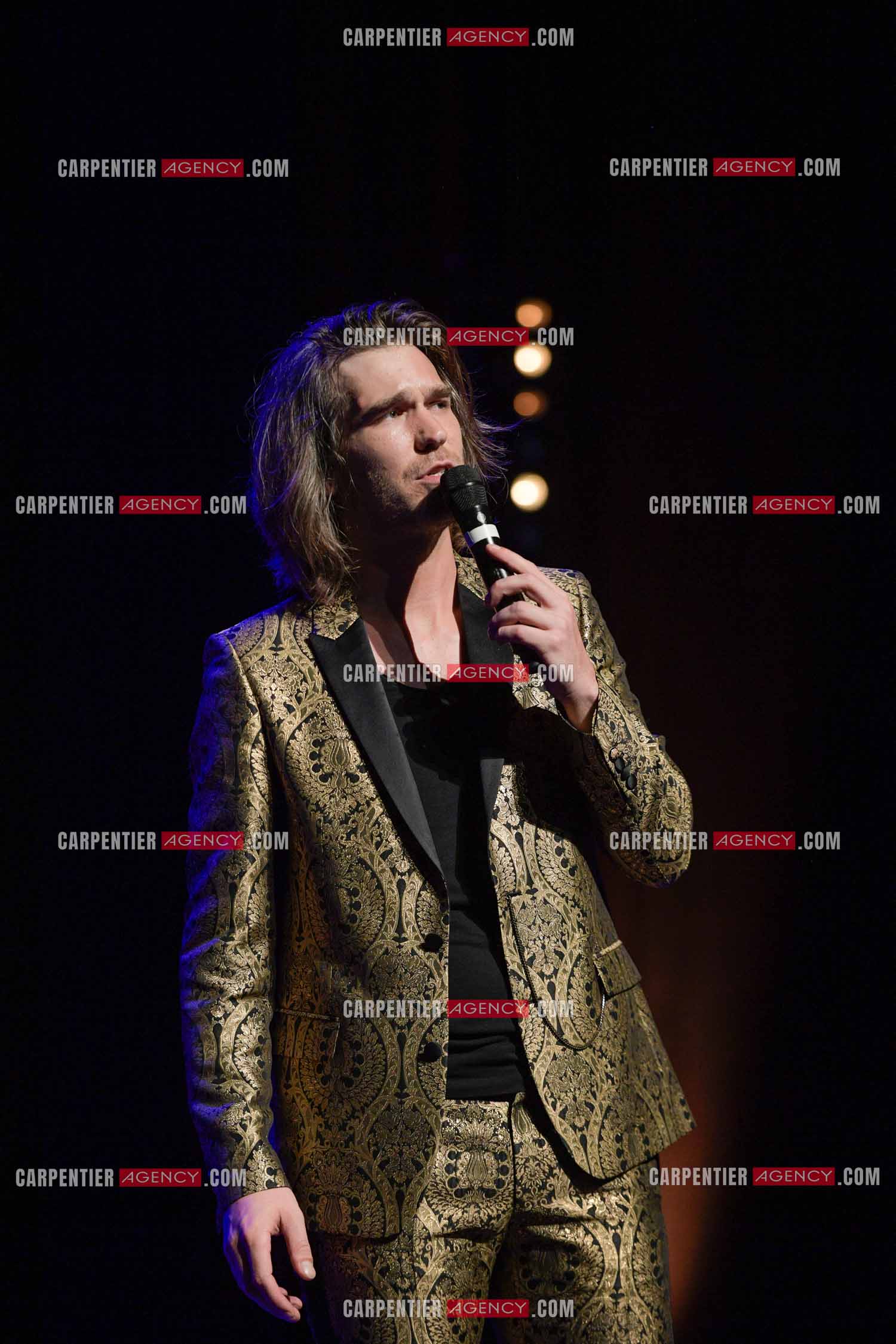 Le ténor Amaury Vassili en concert piano voix au théâtre de La Chaudronnerie à la Ciotat.   ( Exclusif )