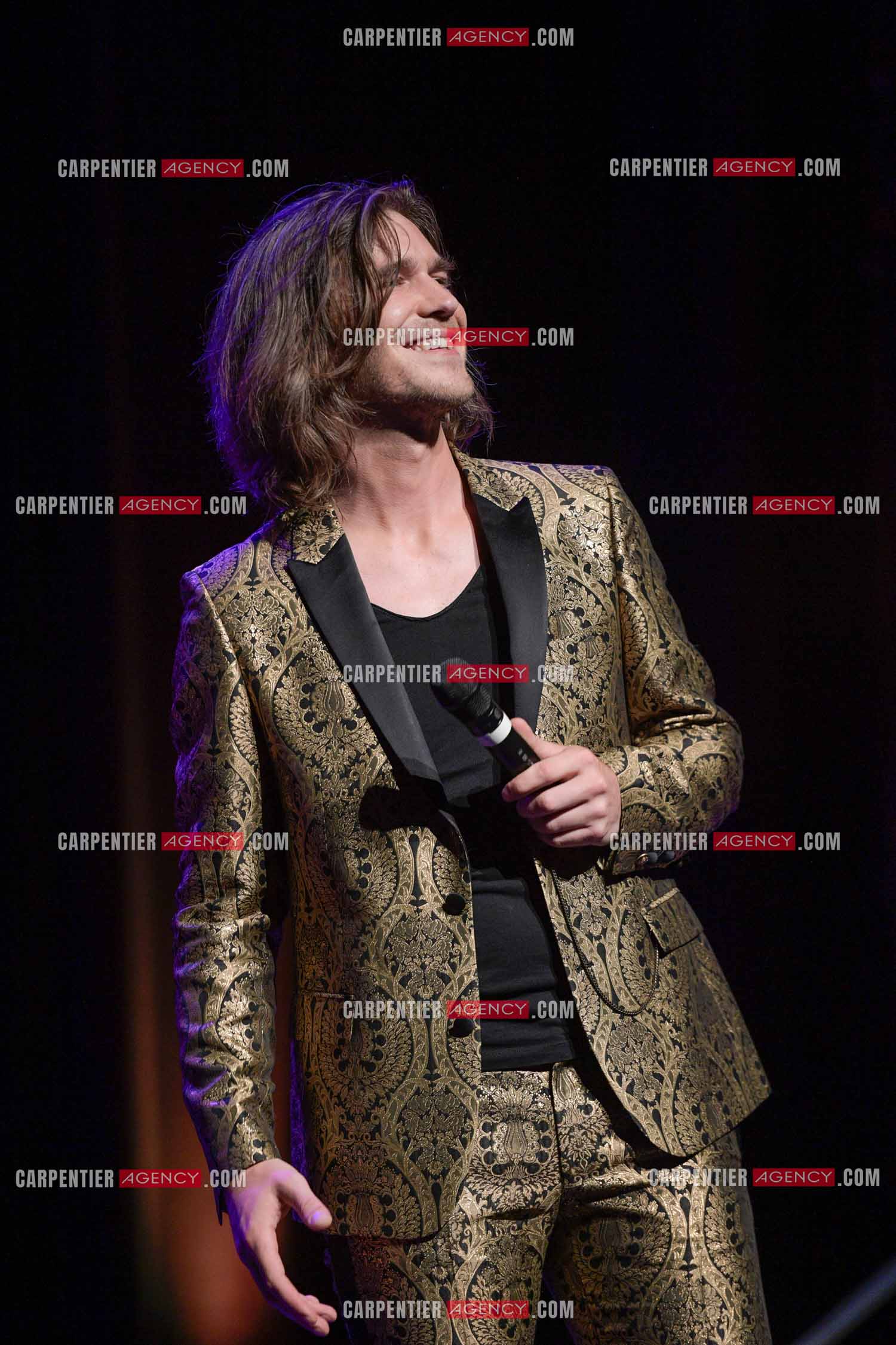 Le ténor Amaury Vassili en concert piano voix au théâtre de La Chaudronnerie à la Ciotat.   ( Exclusif )