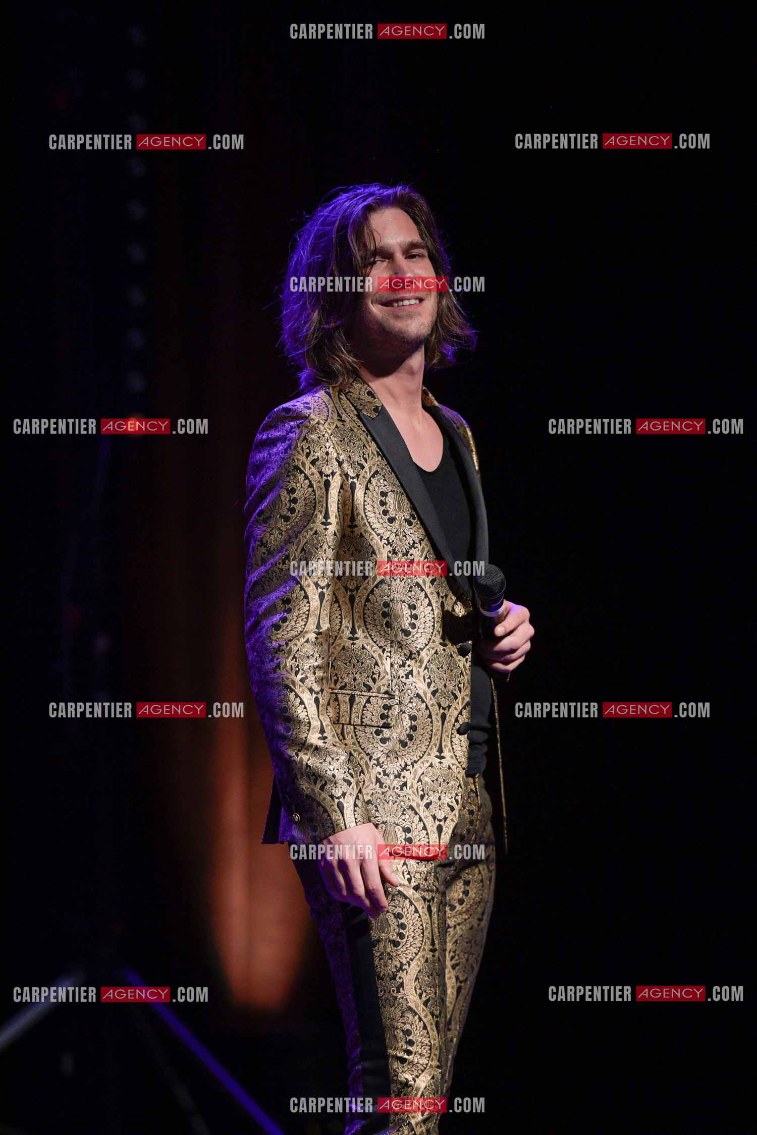 Le ténor Amaury Vassili en concert piano voix au théâtre de La Chaudronnerie à la Ciotat.   ( Exclusif )