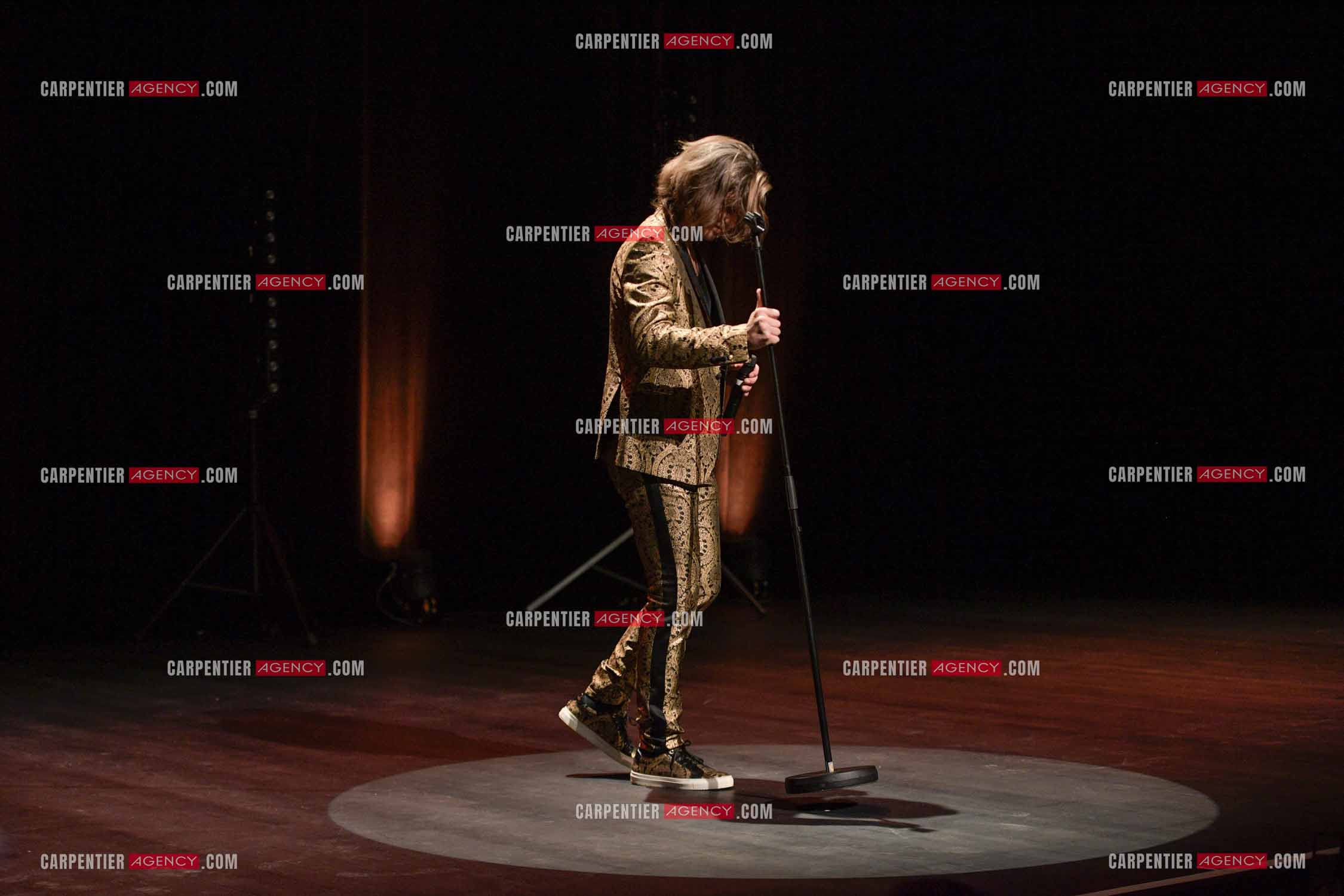 Le ténor Amaury Vassili en concert piano voix au théâtre de La Chaudronnerie à la Ciotat.   ( Exclusif )