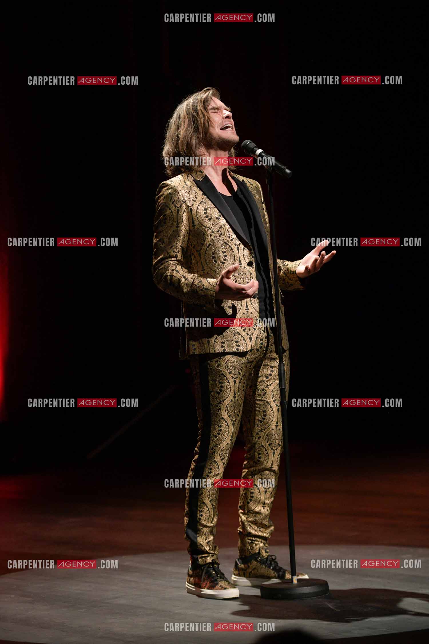 Le ténor Amaury Vassili en concert piano voix au théâtre de La Chaudronnerie à la Ciotat.   ( Exclusif )