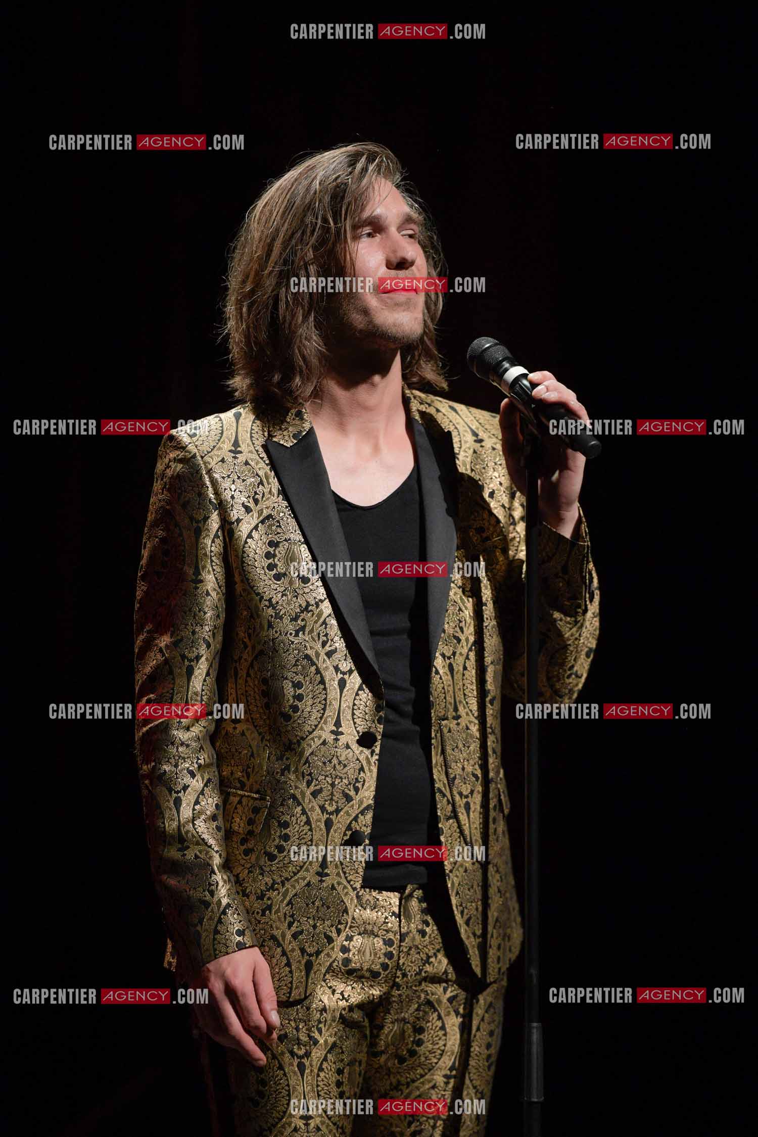 Le ténor Amaury Vassili en concert piano voix au théâtre de La Chaudronnerie à la Ciotat.   ( Exclusif )