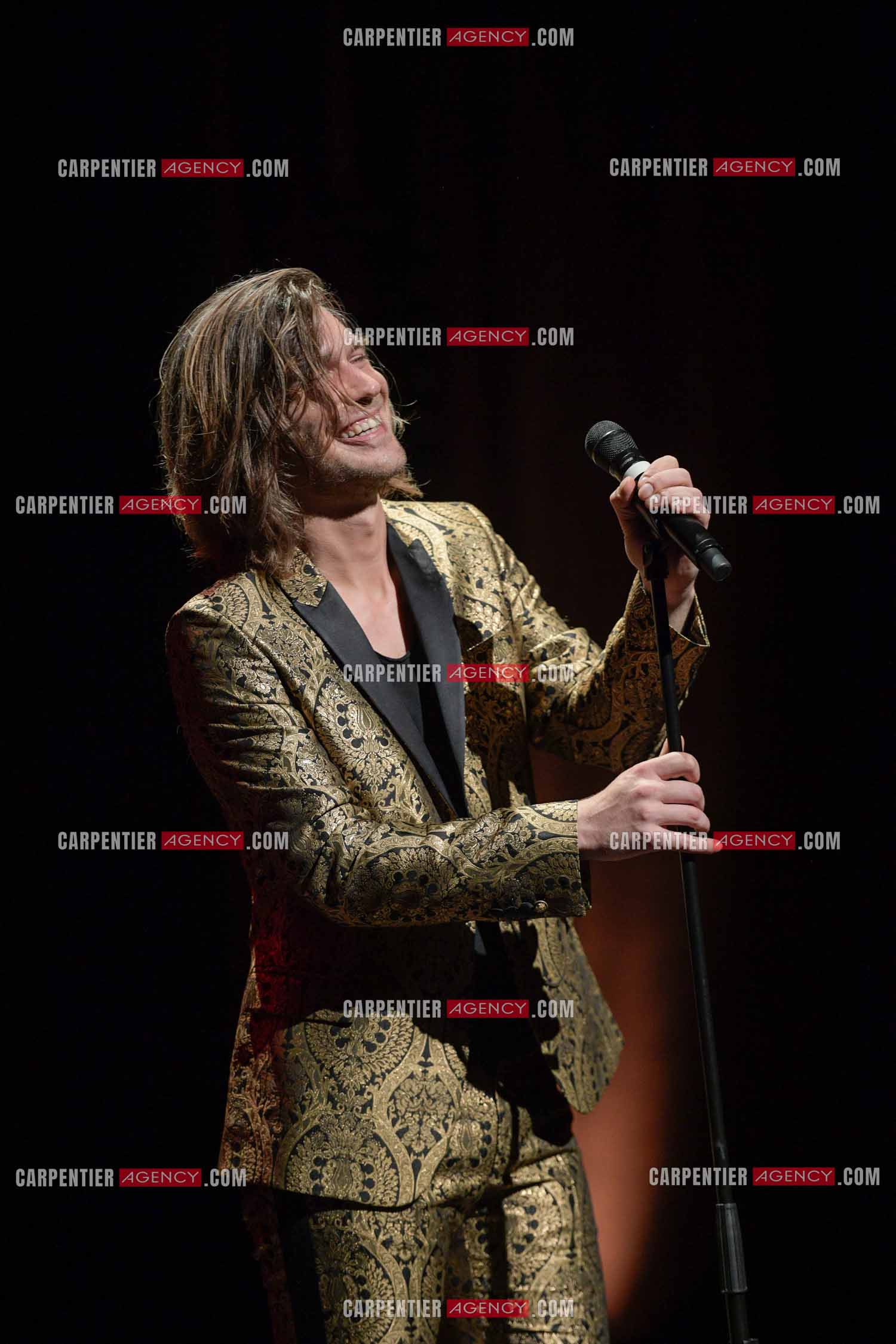 Le ténor Amaury Vassili en concert piano voix au théâtre de La Chaudronnerie à la Ciotat.   ( Exclusif )