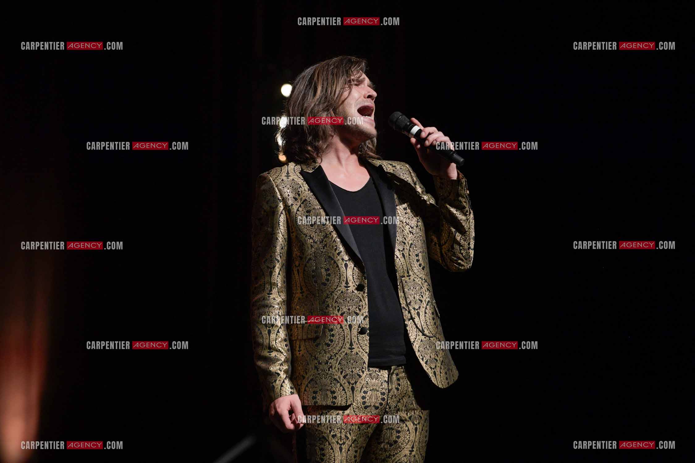 Le ténor Amaury Vassili en concert piano voix au théâtre de La Chaudronnerie à la Ciotat.   ( Exclusif )