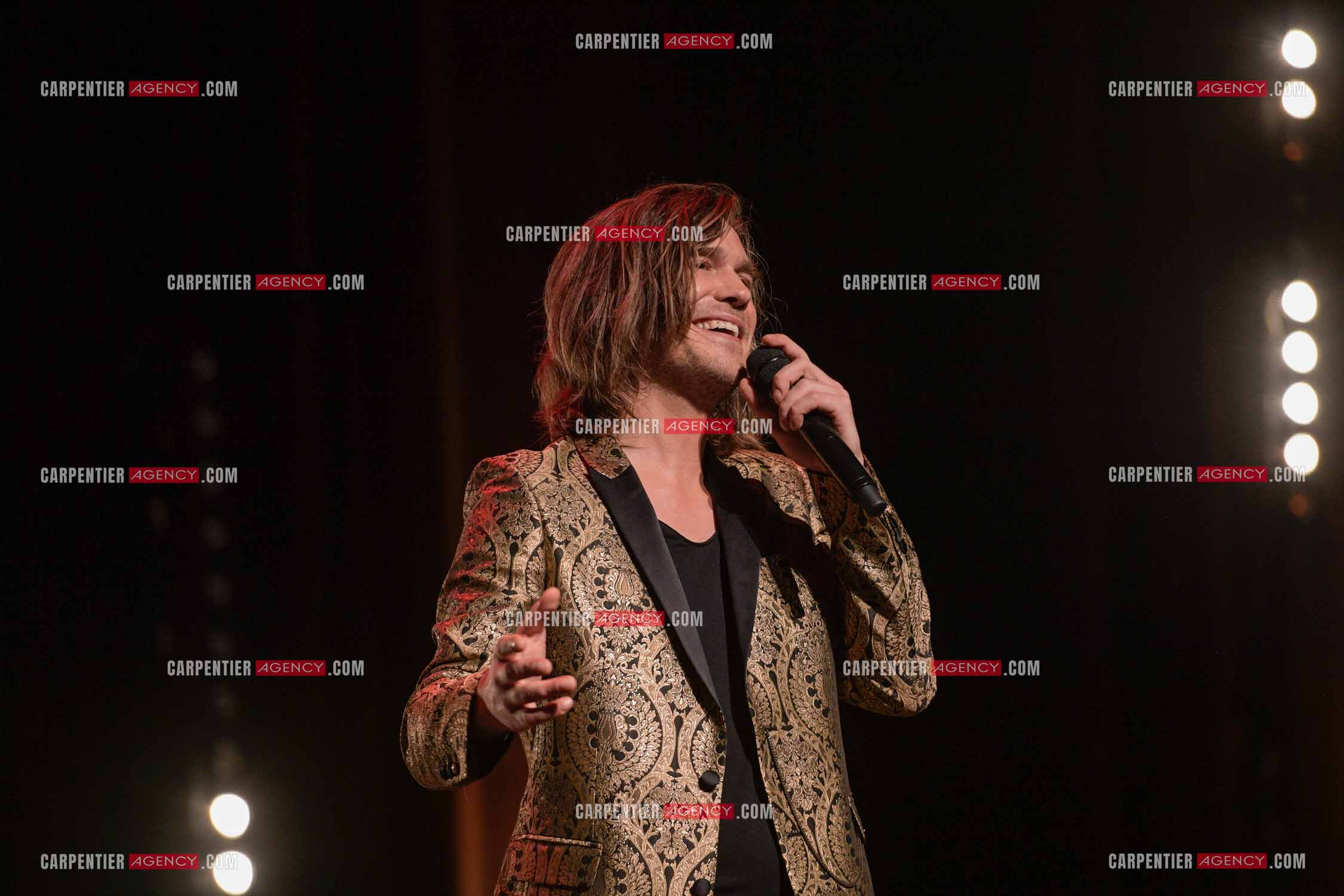Le ténor Amaury Vassili en concert piano voix au théâtre de La Chaudronnerie à la Ciotat.   ( Exclusif )