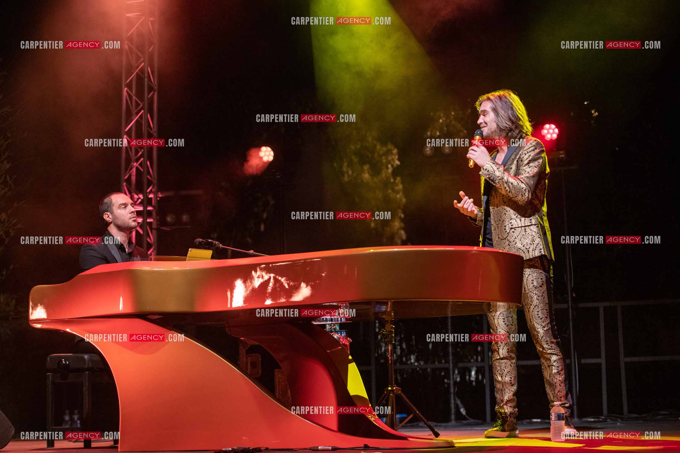 Le ténor Amaury Vassili en concert piano voix au Festival de Sanary.   ( Exclusif )