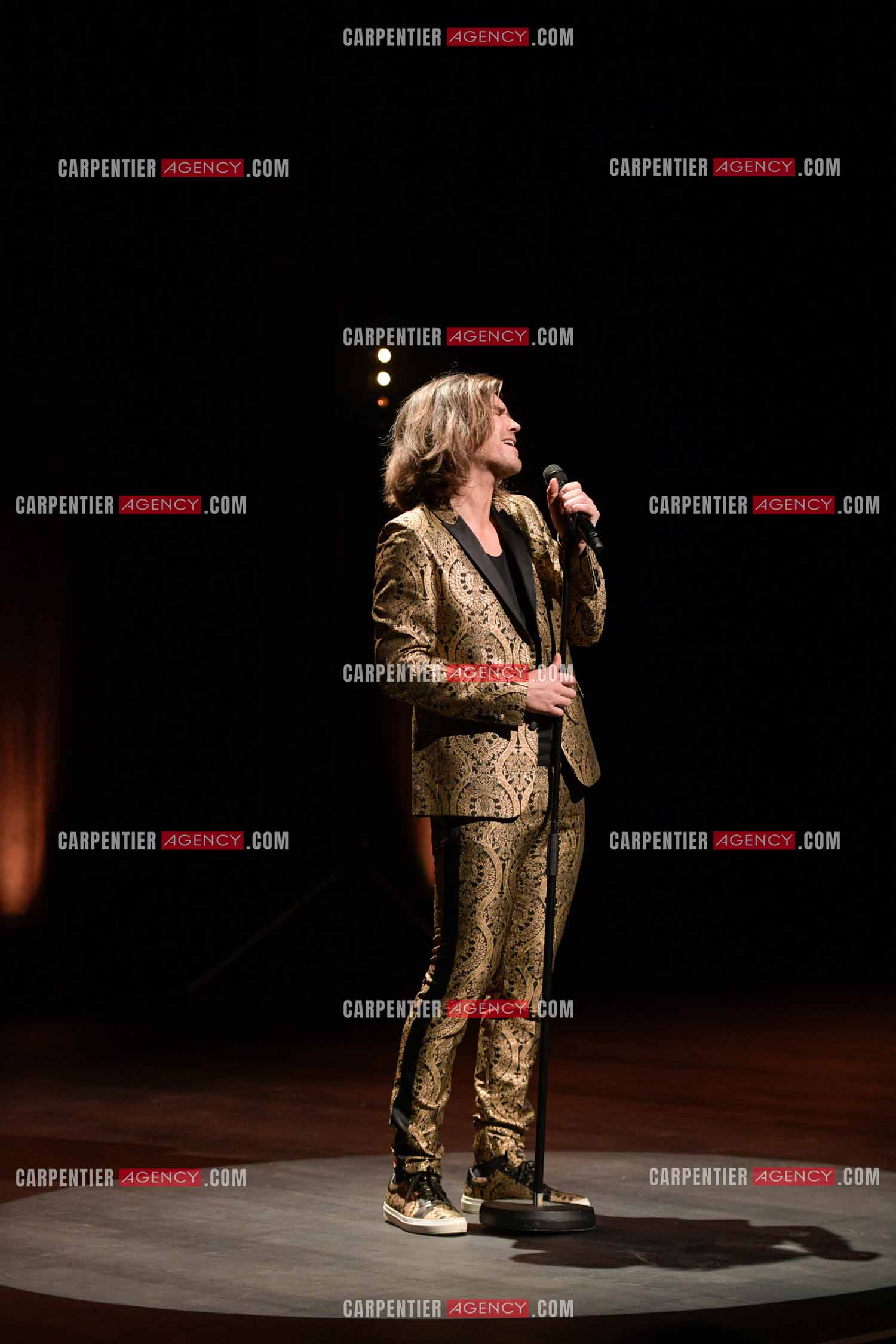 Le ténor Amaury Vassili en concert piano voix au théâtre de La Chaudronnerie à la Ciotat.   ( Exclusif )